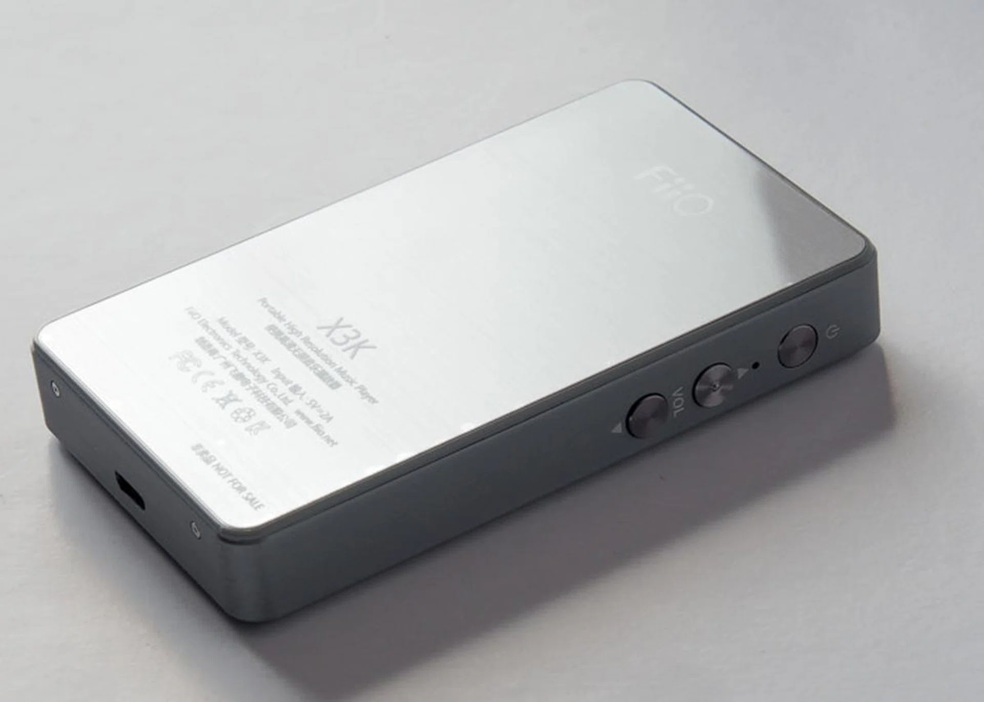 We do like the fine-grain finish on the X3 II.