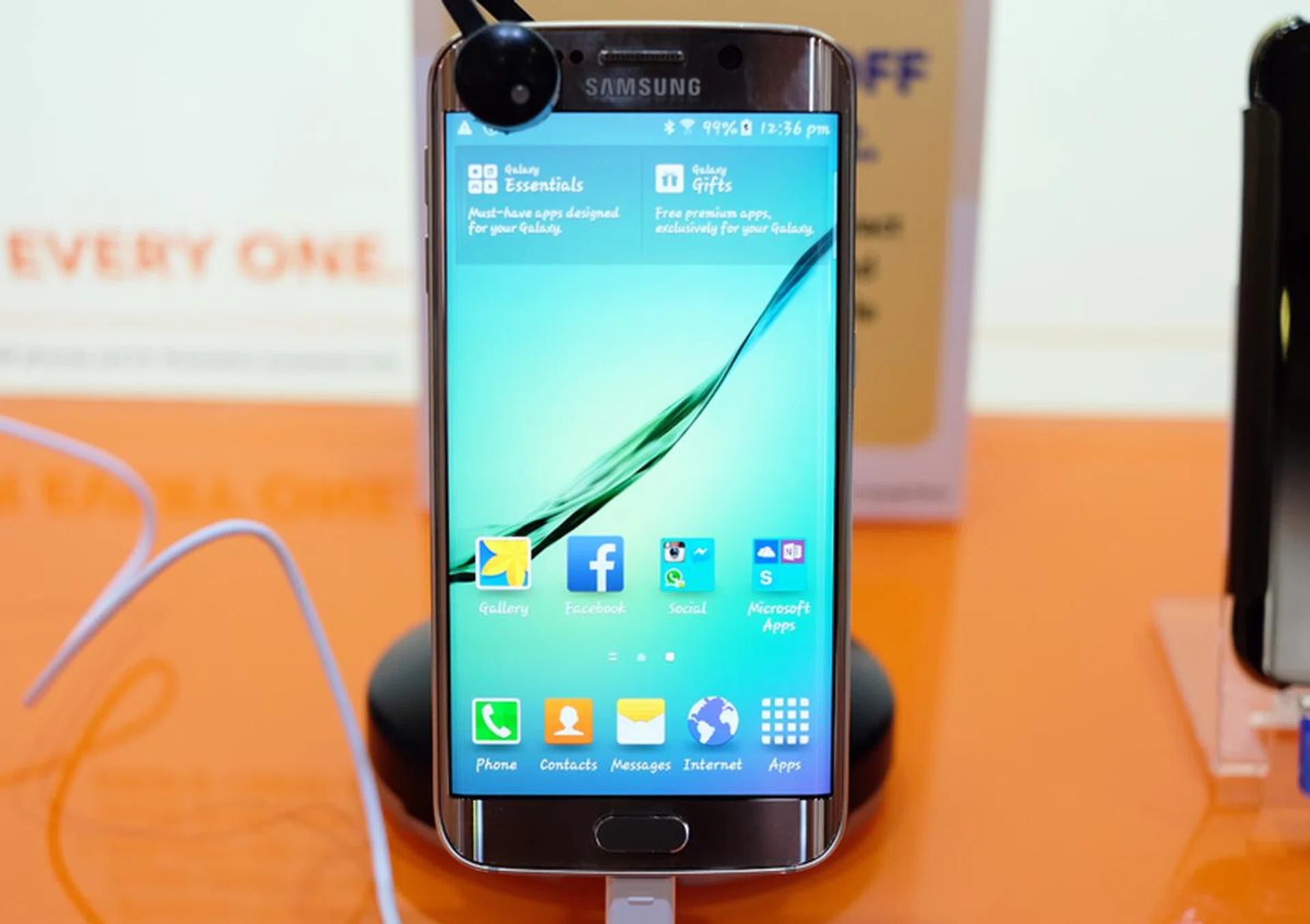 Pick up the 32GB Samsung Galaxy S6 Edge 4G+ from M1 for just $418 on a $61/month plan (4GB data, 300 mins, 1,200 SMS/MMS) and get a free microUSB connector, 9,500mAh powerbank, Samsung wireless charging pad and clear cover. If you buy a 64 or 128GB S6 Edge, you'll also get a free Samsung Galaxy Tab 3 Lite 7-inch tablet worth $198!