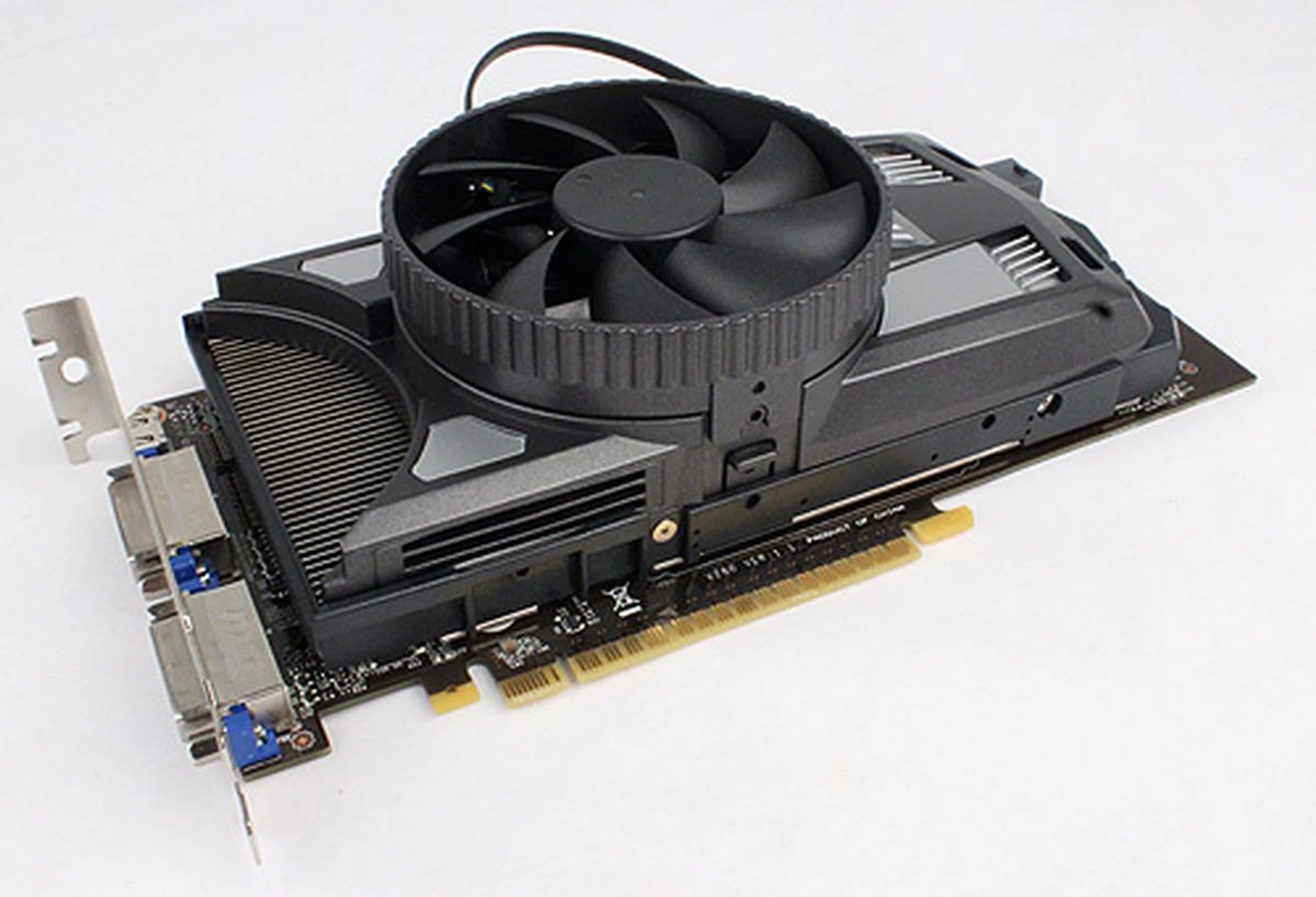 Users can either stack the additional fan on top of the existing one (note that doing so disables the fan below but creates greater pressure) or...