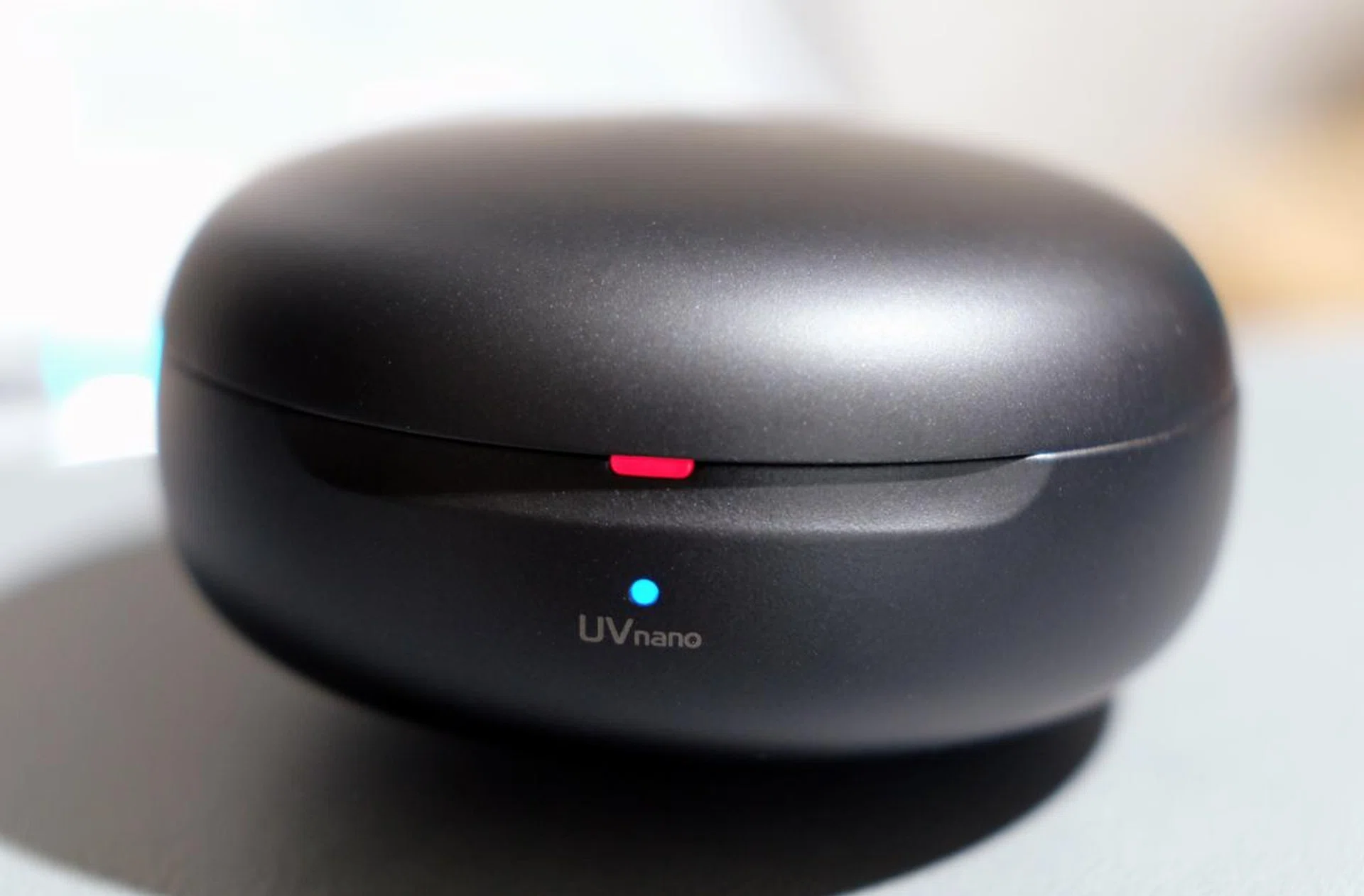 The UVnano LED lights up with the built-in steriliser is doing its thing.