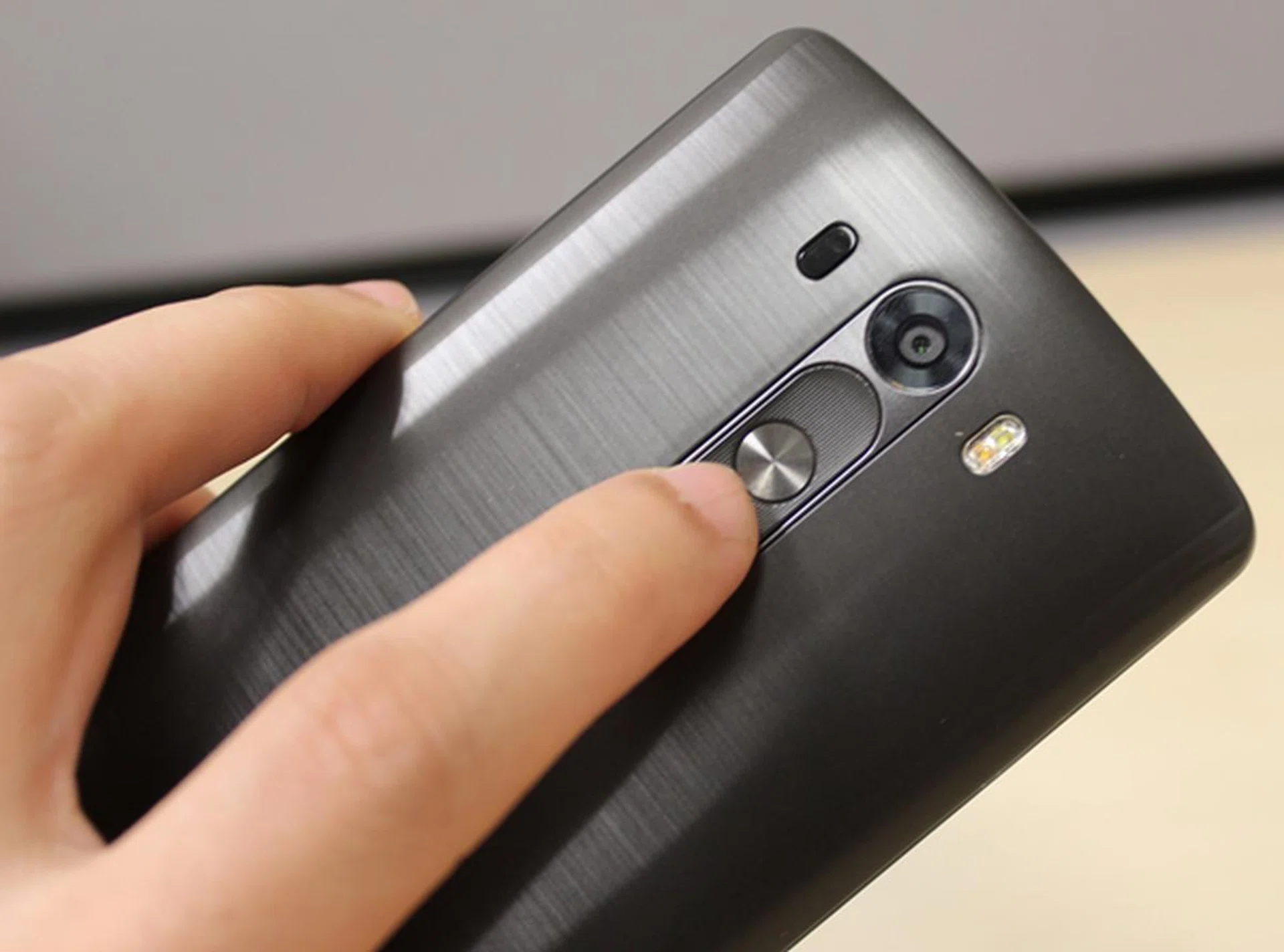 We like the improved feel and texture of the rear buttons on the LG G3.