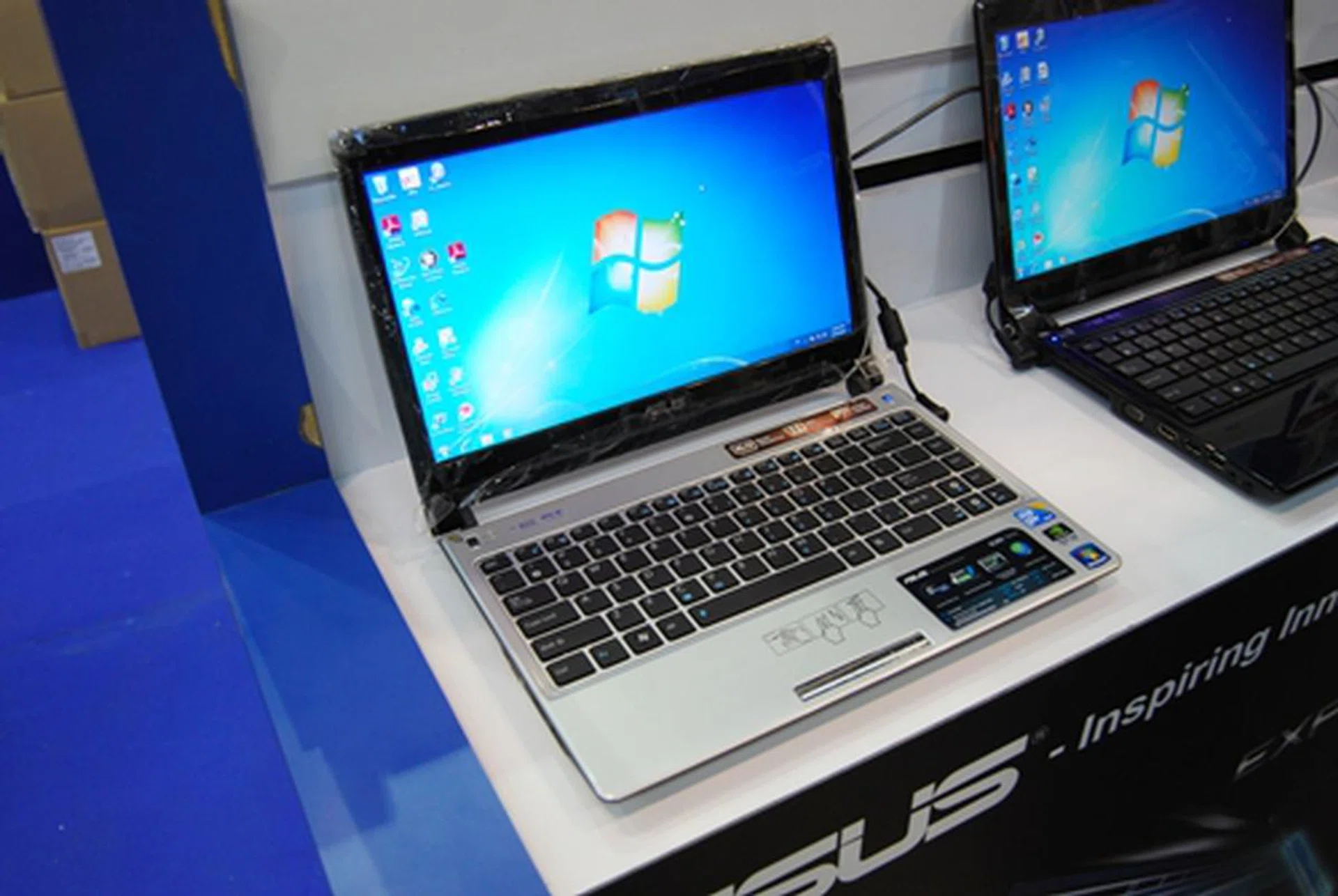 A decent notebook like the 13.3" LED UL30Vt can tide you through hours of gaming and surfing - the gadget comes with an Intel Core 2 Duo Processor SU7300 CPU, pre-installed with the Genuine Windows 7 Home Premium and an NVIDIA Geforce G210M with 512MB dedicated DDR3 VRAM. At $1298 with freebies like the Norman Security Suite, an ASUS External DVD drive, a notebook bag, and an optical mouse, it is a bargain.