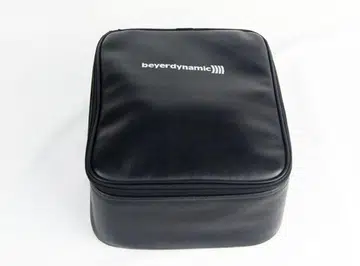 What's in the zipped case? The high end Beyerdynamic T90 headphones come with this premium leather case.