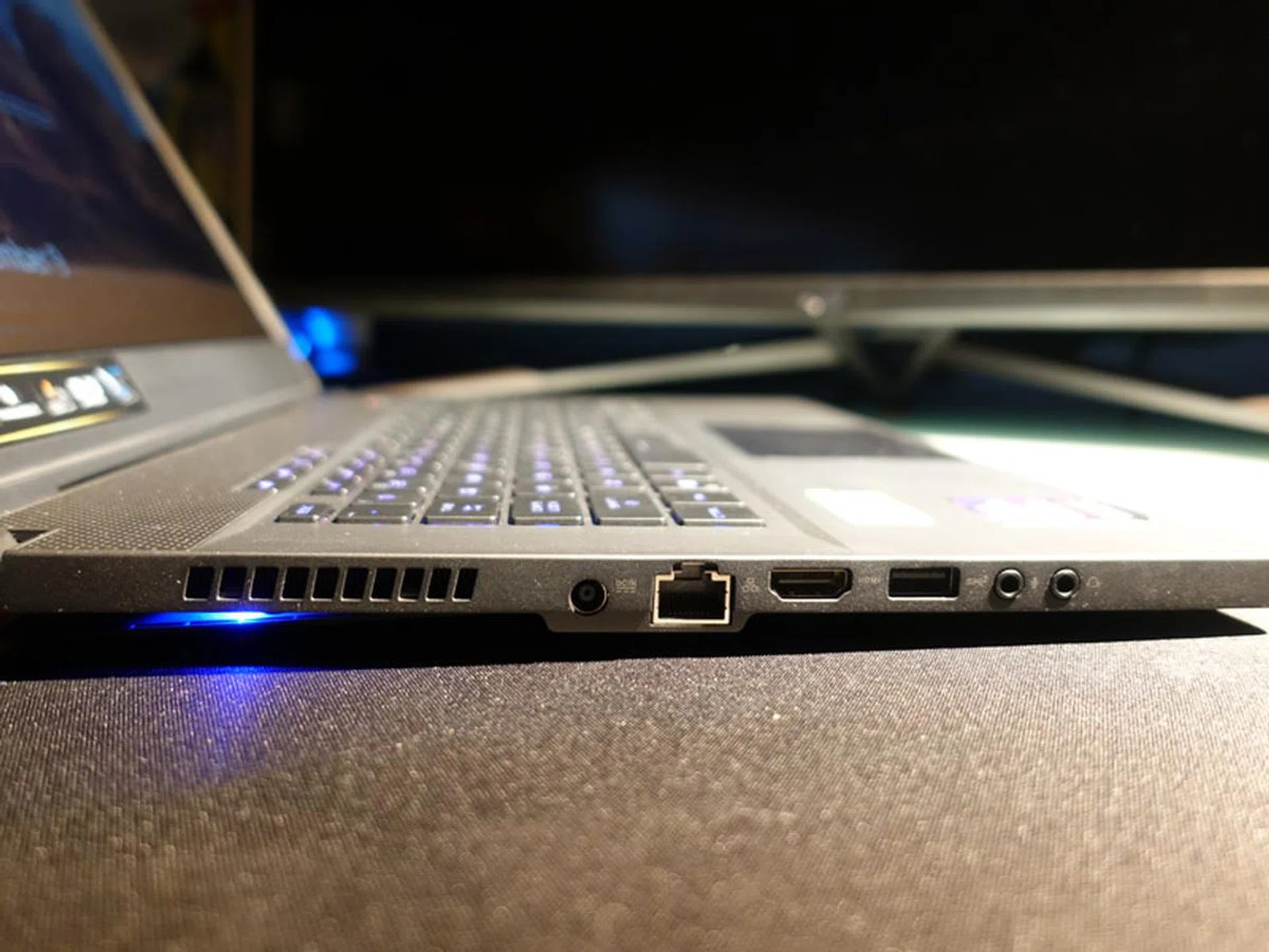 Ports: 1x Ethernet, 1x HDMI, 1x Type A USB 3.2 (Gen 2), Mic-in, Headphone Jack.