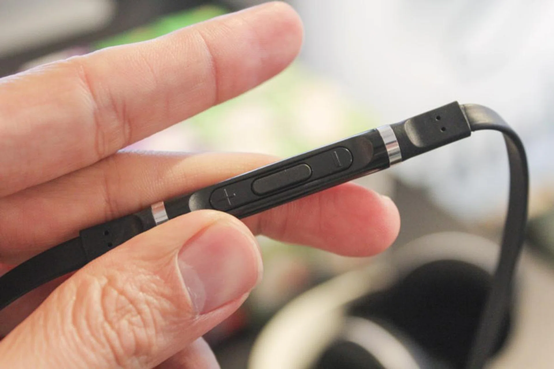 The in-line remote and microphone for playback controls and making calls.