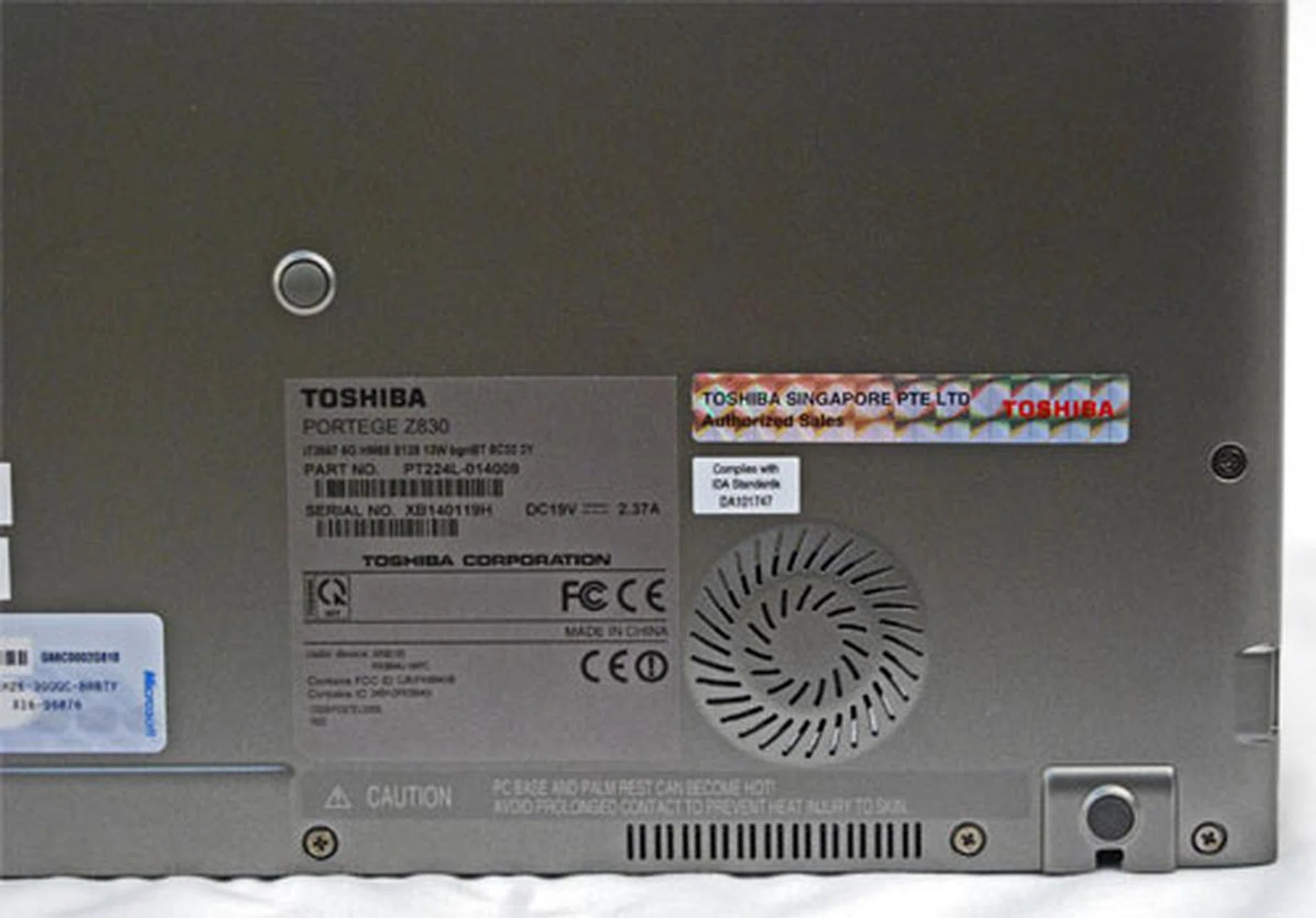 The Z830 has a very visible fan, necessary to keep the machine cool because the machine itself is so thin. It's also littered with screws to enable easy access to its guts for easy repair or upgrade. 