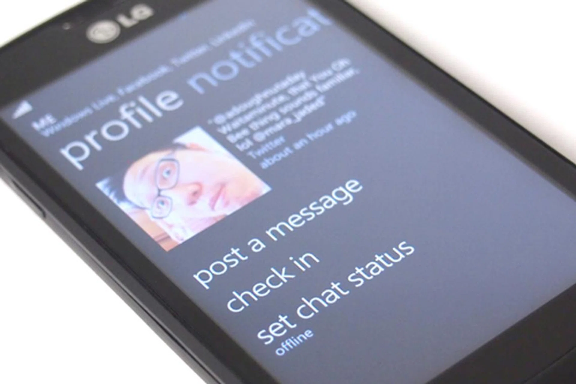 All you need is Me, to post updates across your social networks and check your latest notifications.