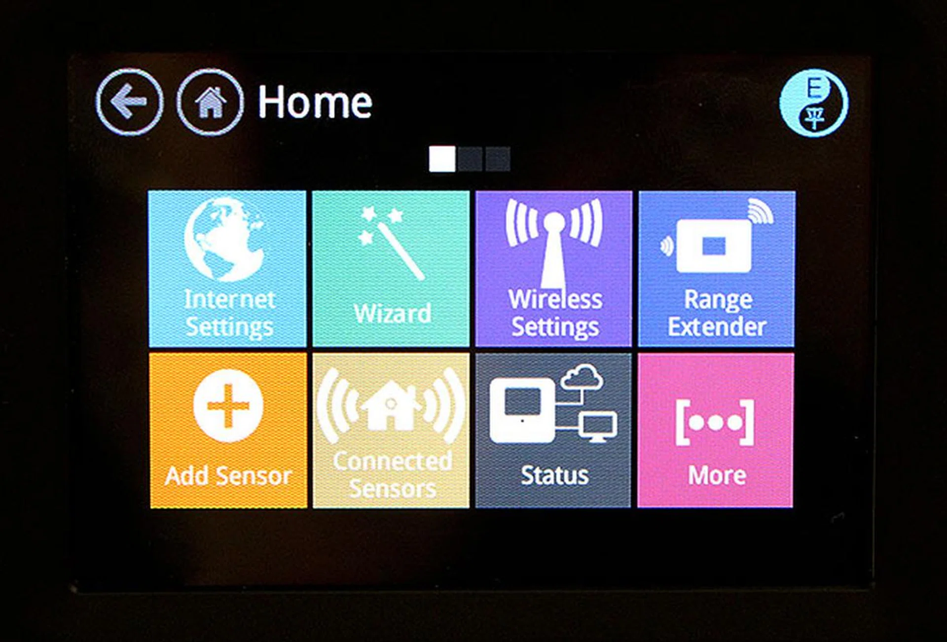 The touchscreen interface lets users access the most important functions of the router. Users can change the Wi-Fi password, change the function of the router and add additional Zigbee and Z-Wave sensors using the touchscreen interface.
