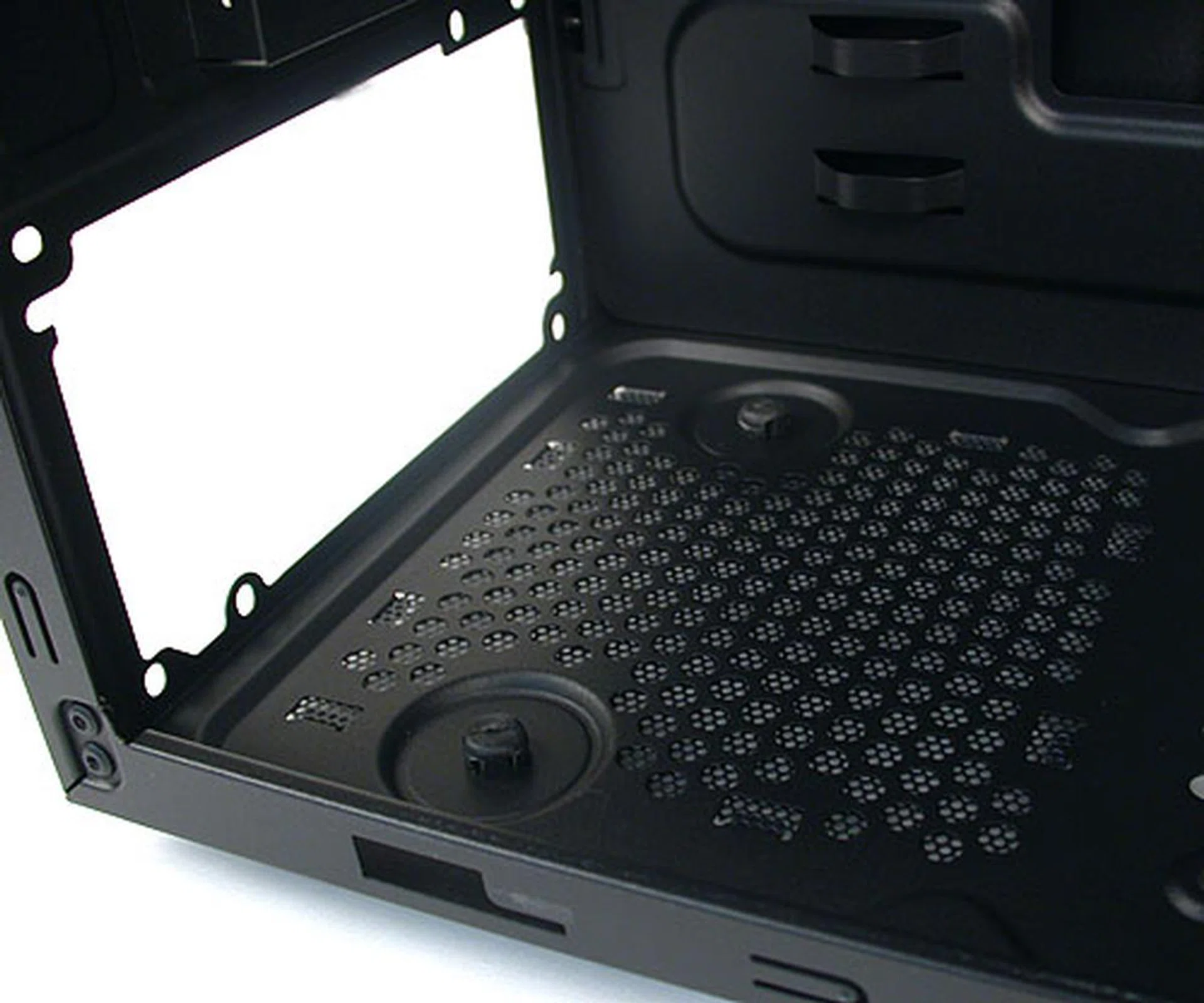 The PSU is located at the bottom of the casing and for reasons beyond us, Cubitek has decided to "shield" the bay area, which makes it a hassle to install PSUs, because they have to be inserted from the rear. And with the drive cage just in front, it's hard to route the various cables through.