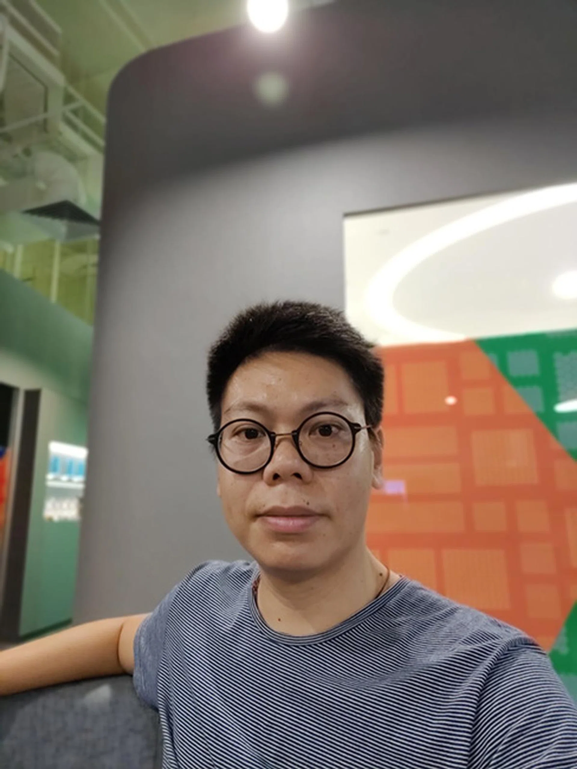 OnePlus 7 Pro indoor capture. (Click for full resolution image)