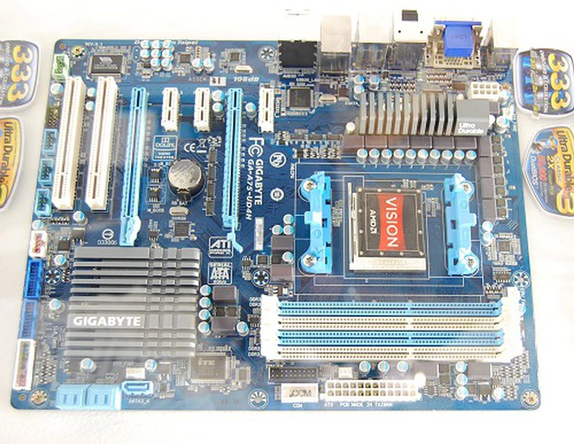 For those who prefer more expansion options, here's a standard ATX edition called the GA-A75-UD4H. Apart from more PCIe, PCI, SATA and USB ports, little else is different from the above UD2H model above.
