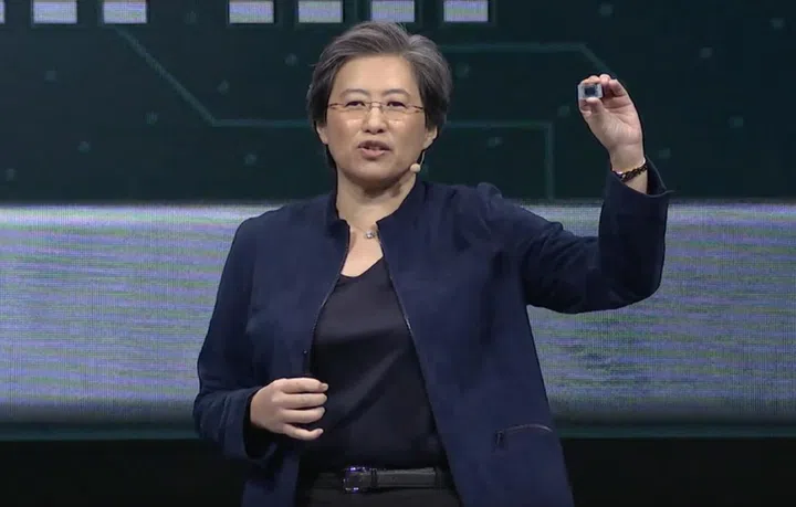 AMD CEO Lisa Su holding up a Ryzen 4000 mobile chip.