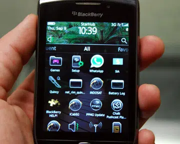 Apps are now placed on multiple pages on the home screen, according to how you customize it.