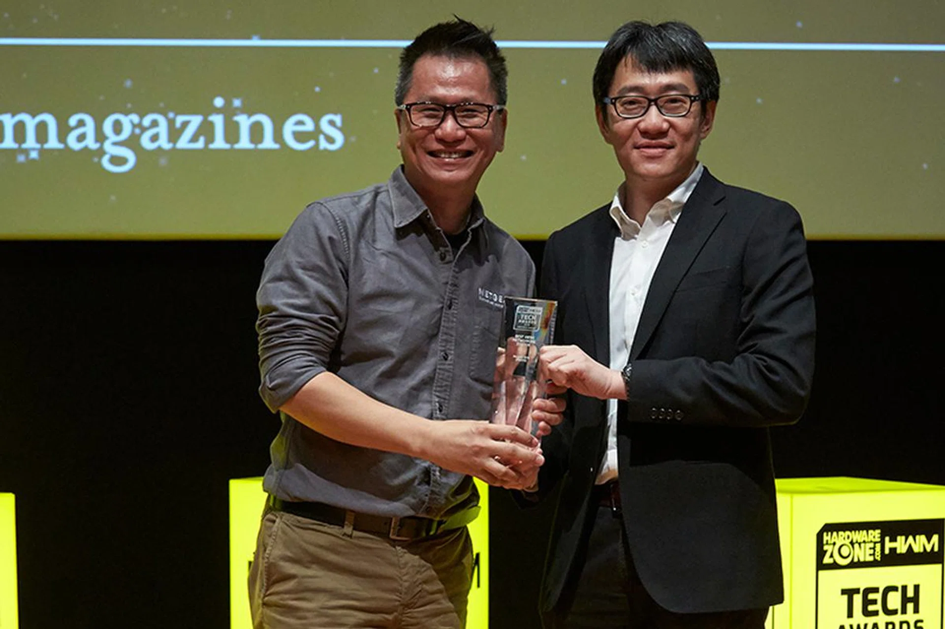 Netgear's Orbi (RBK50) is our Editor's Choice winner for Best Mesh Networking System. Accepting the award here is Mr. Isaac Lim, Sales Director South East Asia for Netgear.