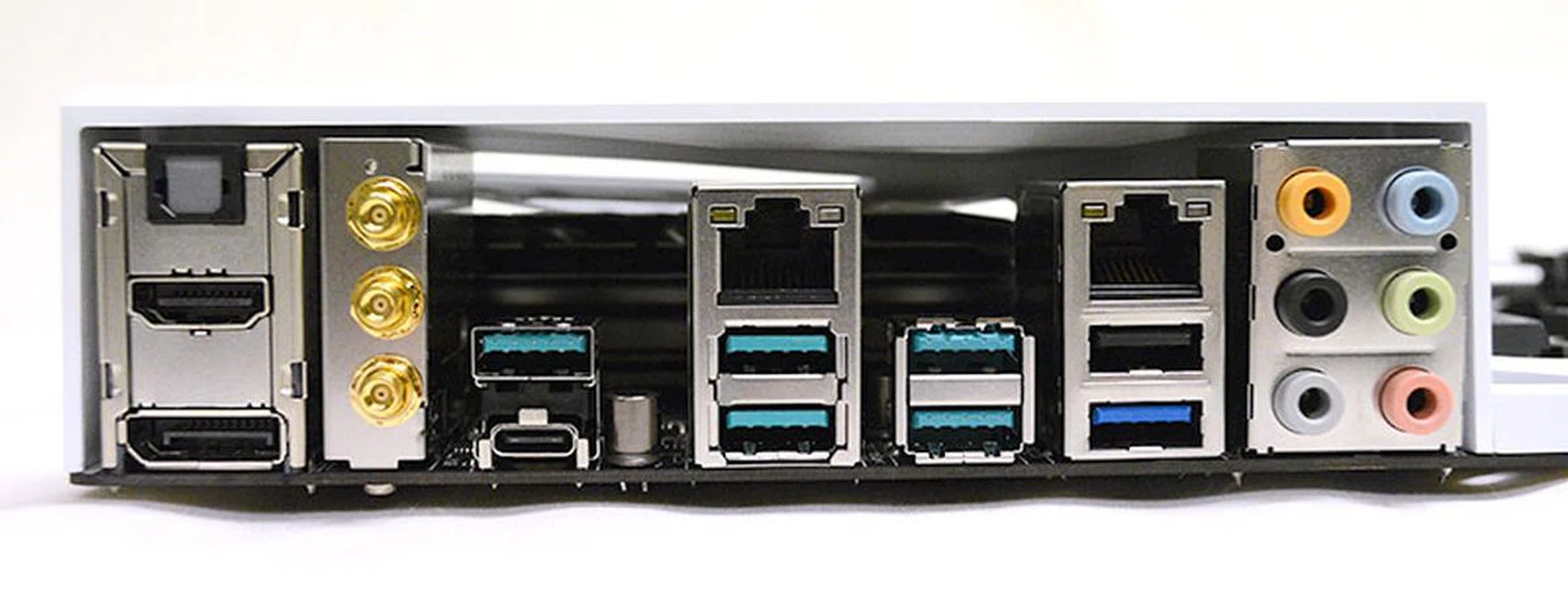The rear I/O panel is dominated by USB 3.1 ports (teal blue). 