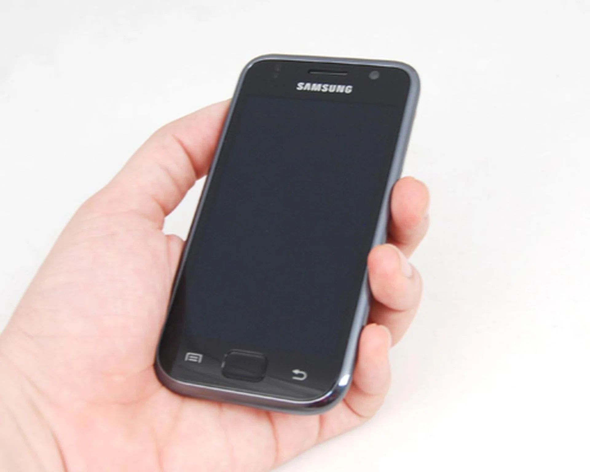 The Samsung Galaxy S has a few great propositions - thin and sleek design, great battery life and a rich Super AMOLED screen.