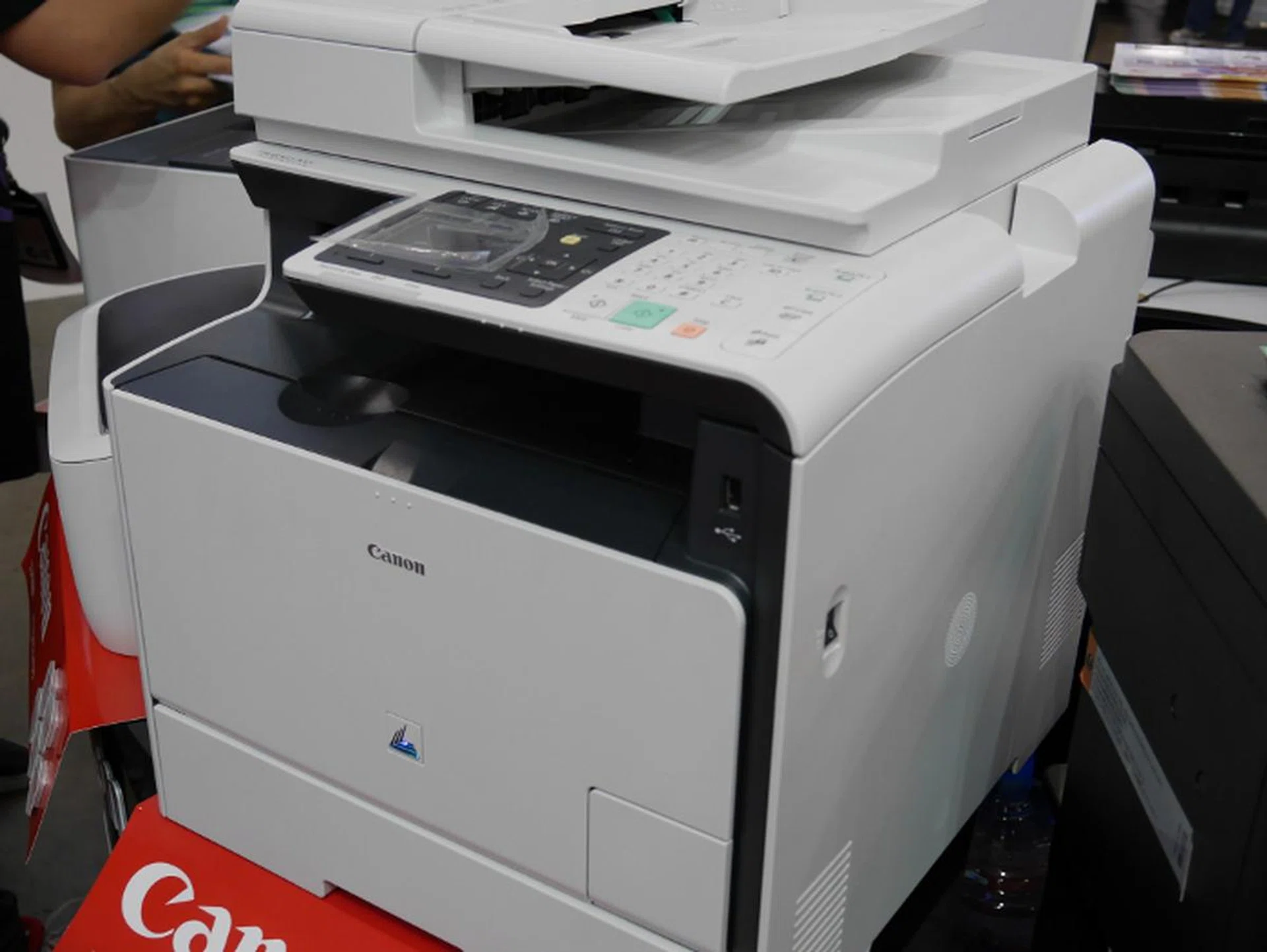 The Imageclass MF8580Cdw is Canon's laser mutifunction printer. It sports an ADF, Wi-Fi support, and auto duplex print. The ADF holds up to 50 sheets, and the printer has a print/copy speed of 14ppm. Save $420 and get it for $679. It comes with $150 worth of NTUC vouchers, black toner worth $200, and free delivery.