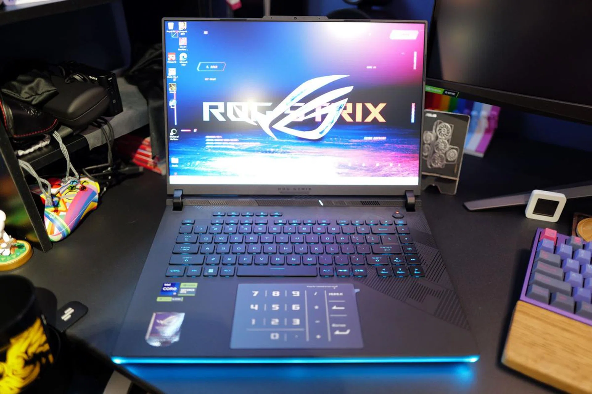 The ROG Strix Scar 16's base design has remained relatively unchanged since 2021.