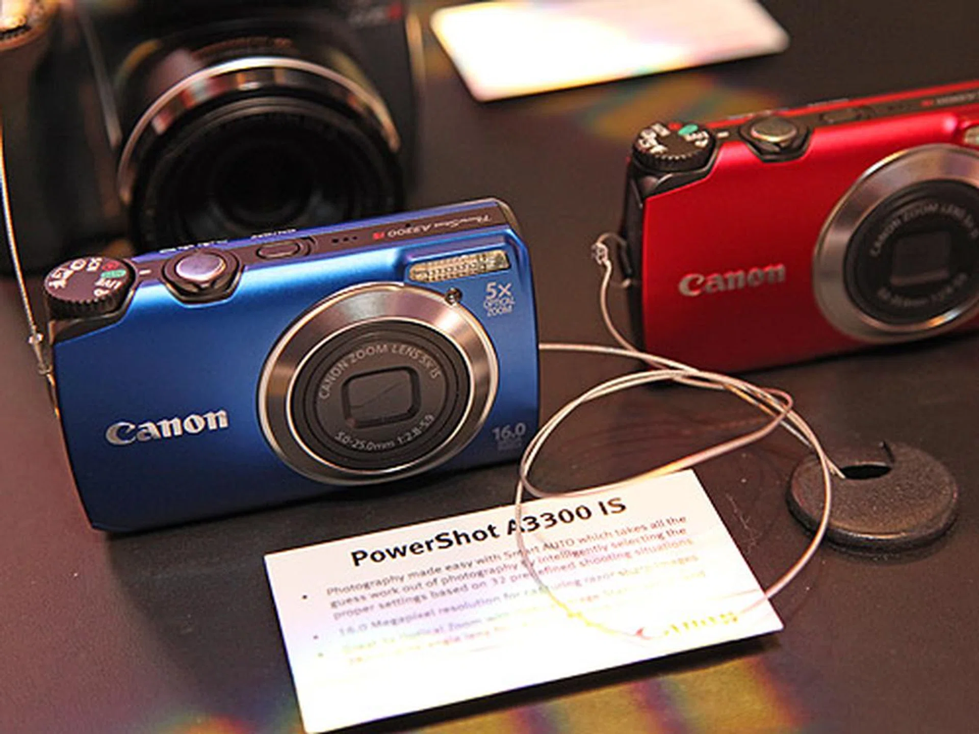 The Canon PowerShot A3300 IS have 32 predefined shooting situations in its advanced Smart AUTO feature and features 16 megapixel resolution, 5x zoom and a new Discreet Mode which turns off the camera's auto-focus assist beam, sound and flash, making it easier to capture a photo without unnecessary sound or distractions.