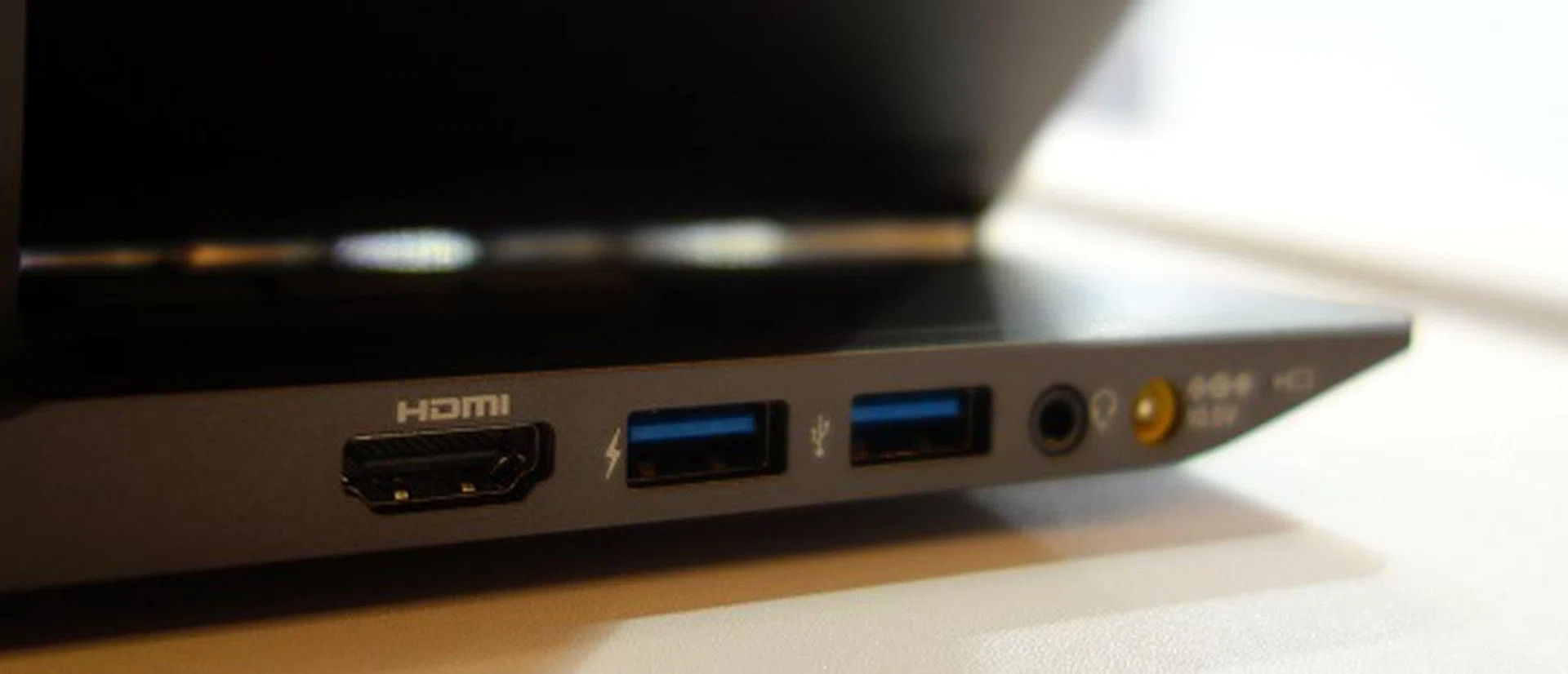 On the other end: A pair of USB3.0 ports, HDMI output, 3.5mm audio input jack, and the power input connector.