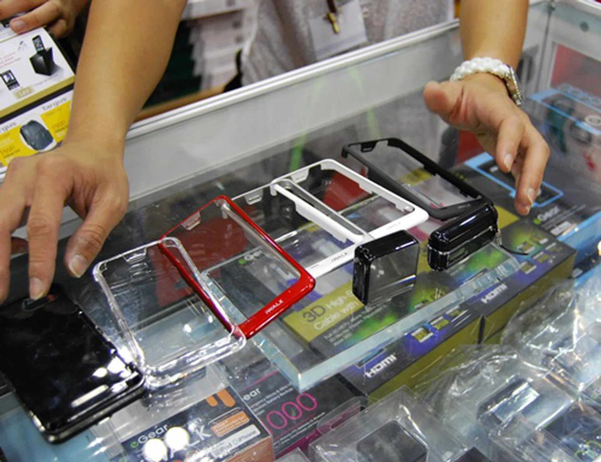 Looking for handphone peripherals? The eGear booth comes with plenty, ranging from the iWalk Chameleon i2000, a cover that doubles up as a rechargeable battery ($89) to the compact iWalk 800 iPhone/iPod backup charger ($35).