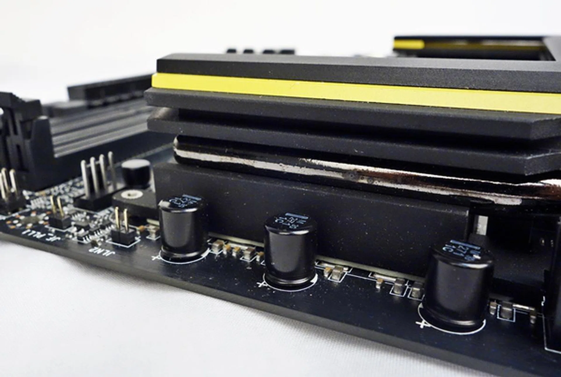 The MSI Superpipe is embedded in the VRM heatsink. Also notice that while the heatsink is thick, it's grooved internally to increase heat dissipation area.