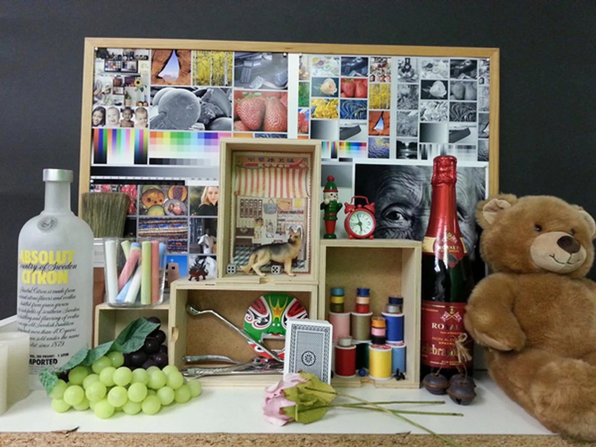 The image quality is excellent; noise levels are kept to a minimum with good color reproduction. Check out the close-up shots below for further scrutiny. 