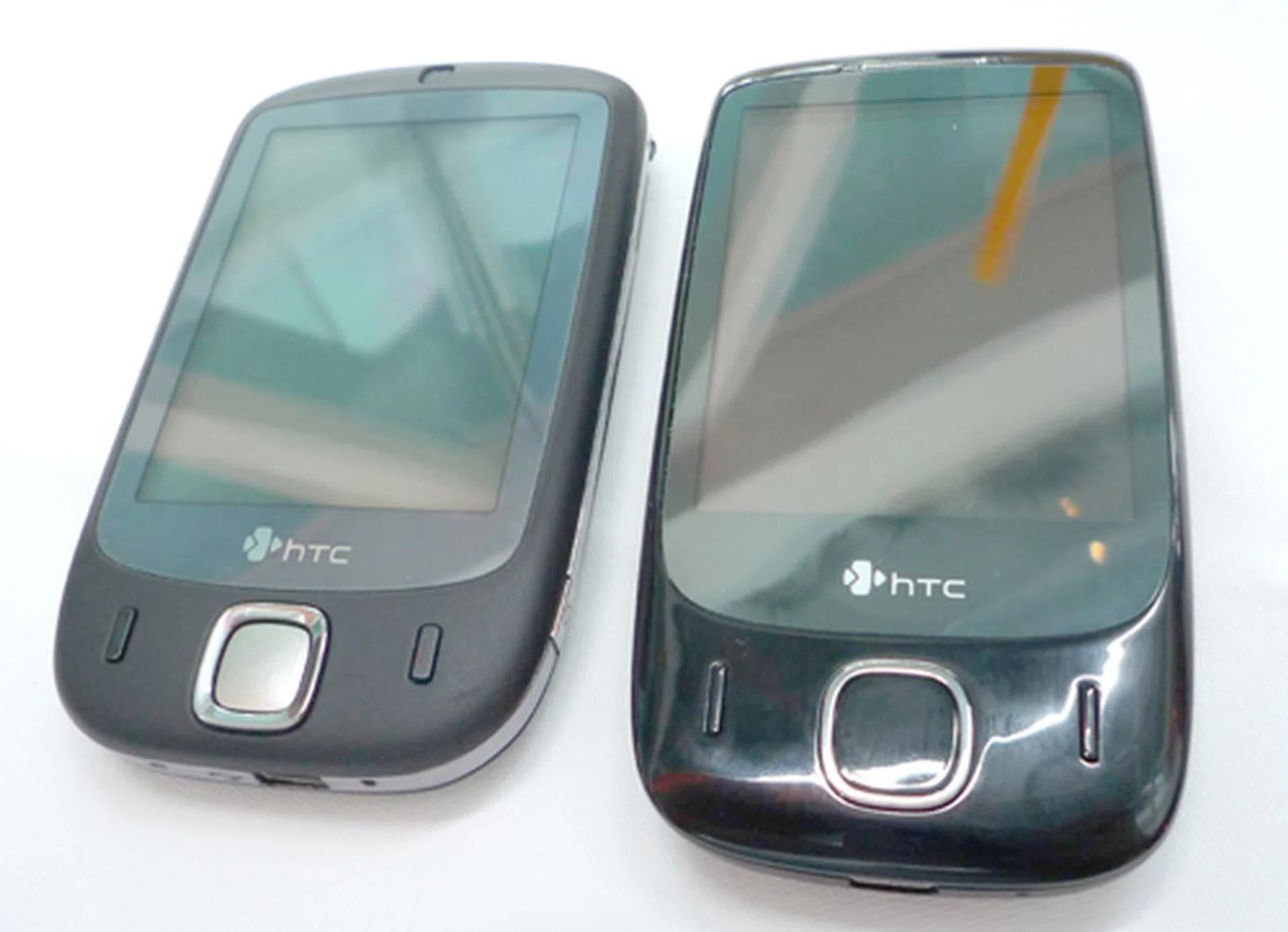 For those of you who might be thinking that the Touch 3G is the successor to the first HTC touch that was launched in 2007, the truth is far from that. The Touch 3G will be placed as a new member of the Touch family, and won't be replacing the original Touch anytime soon.