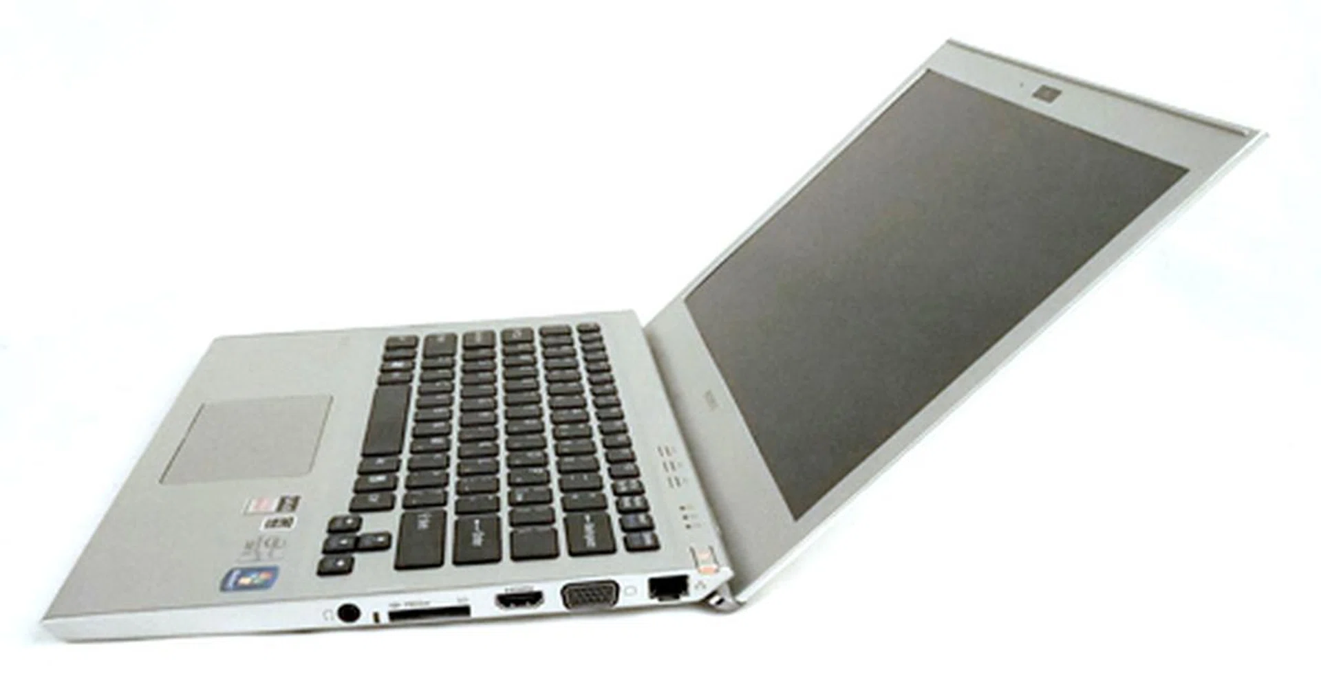 One of best things about a Sony notebook is how the lid opens easily with only one hand. It’s definitely a show of Sony’s dedication to designing the little things that make up the Sony experience.