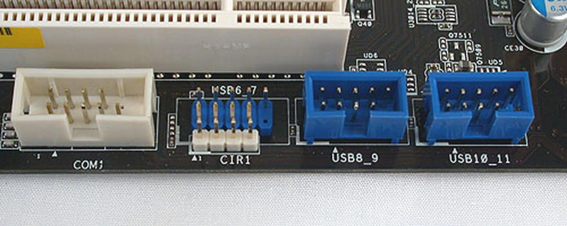 USB 2.0 headers and even a COM connector can be found at the edge of this board. 