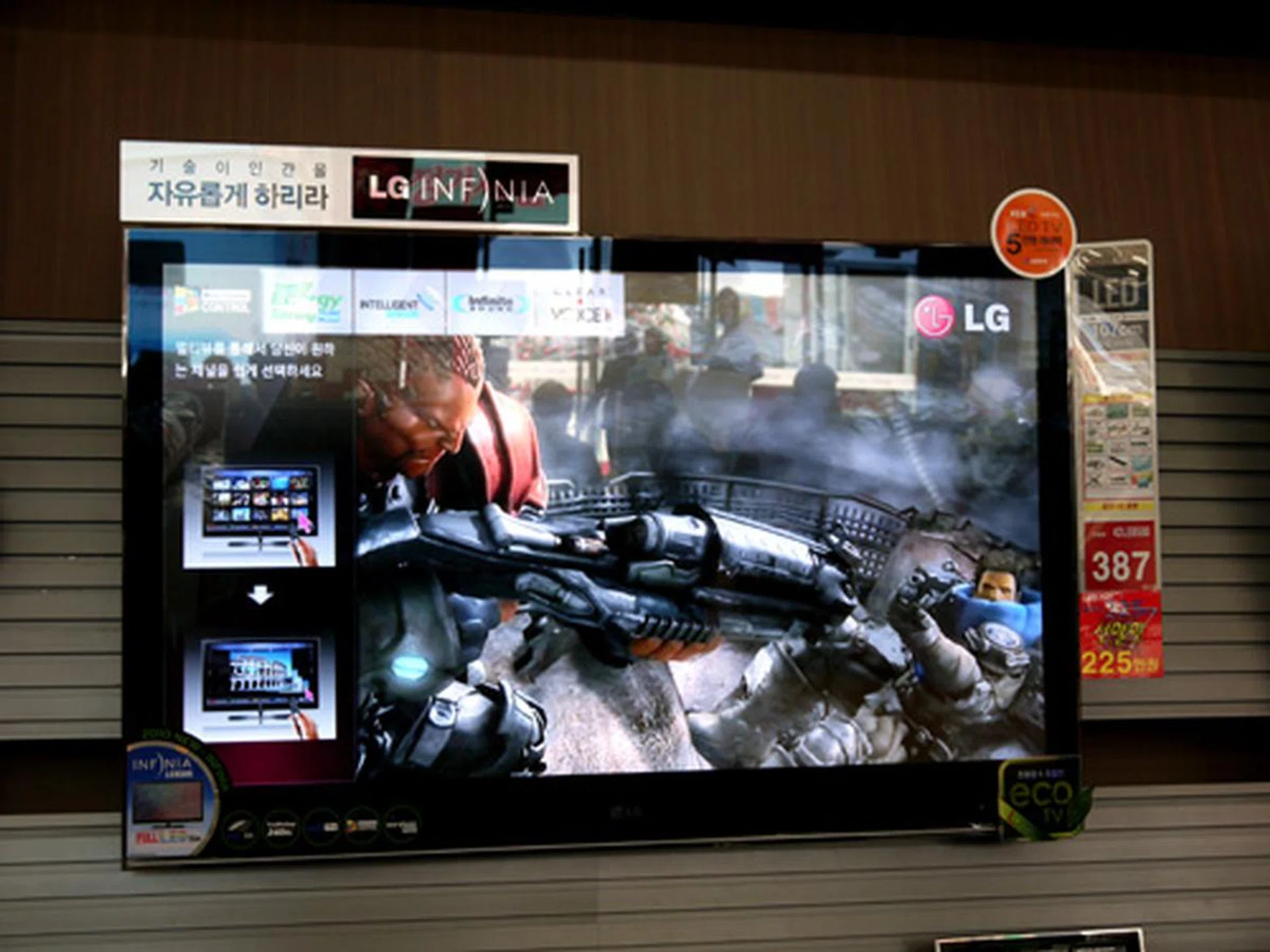 The 42-inch LE8500 as shown here offers DivX support and optional Wi-Fi connectivity. We were told that the local version isn't going to sport any silver accents around the TV's frame.