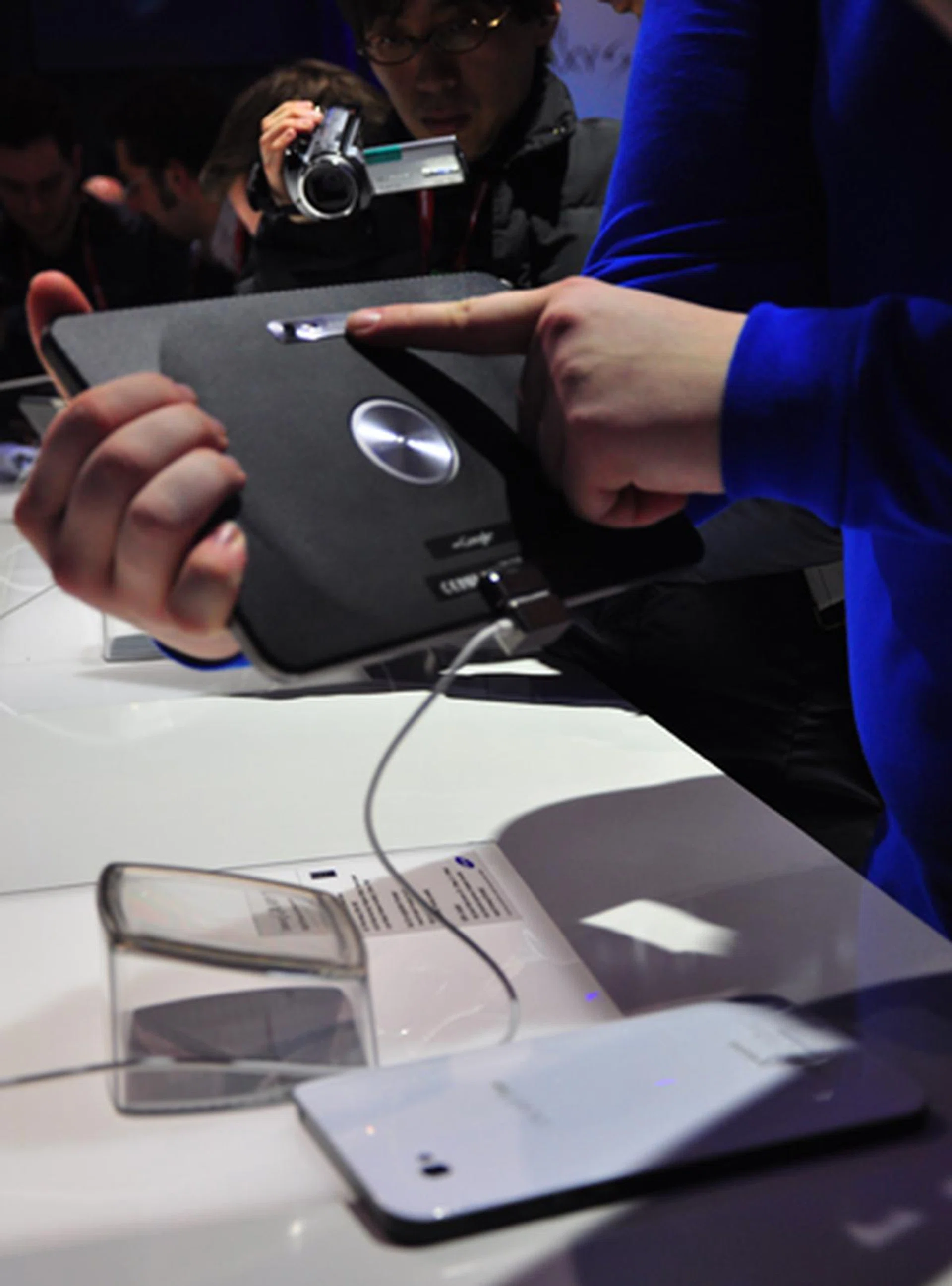 The new Galaxy Tab looks dramatically different from its predecessor, ditching the classic white plastic back for an overall sturdier metallic body.