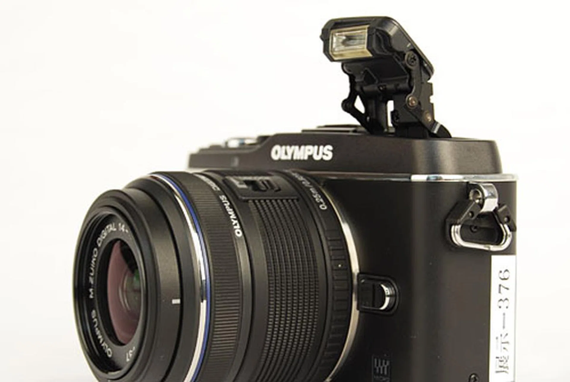 The brand-new pop-up flash on the E-P3. While the E-PL series rolled out with in-built flashes from day one, a flash was absent from both the E-P1 and E-P2.