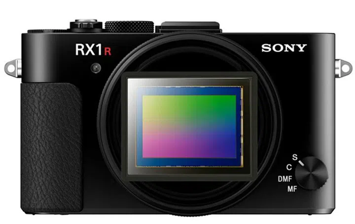 The RX1R II gains a 42.4-megapixel full-frame sensor.