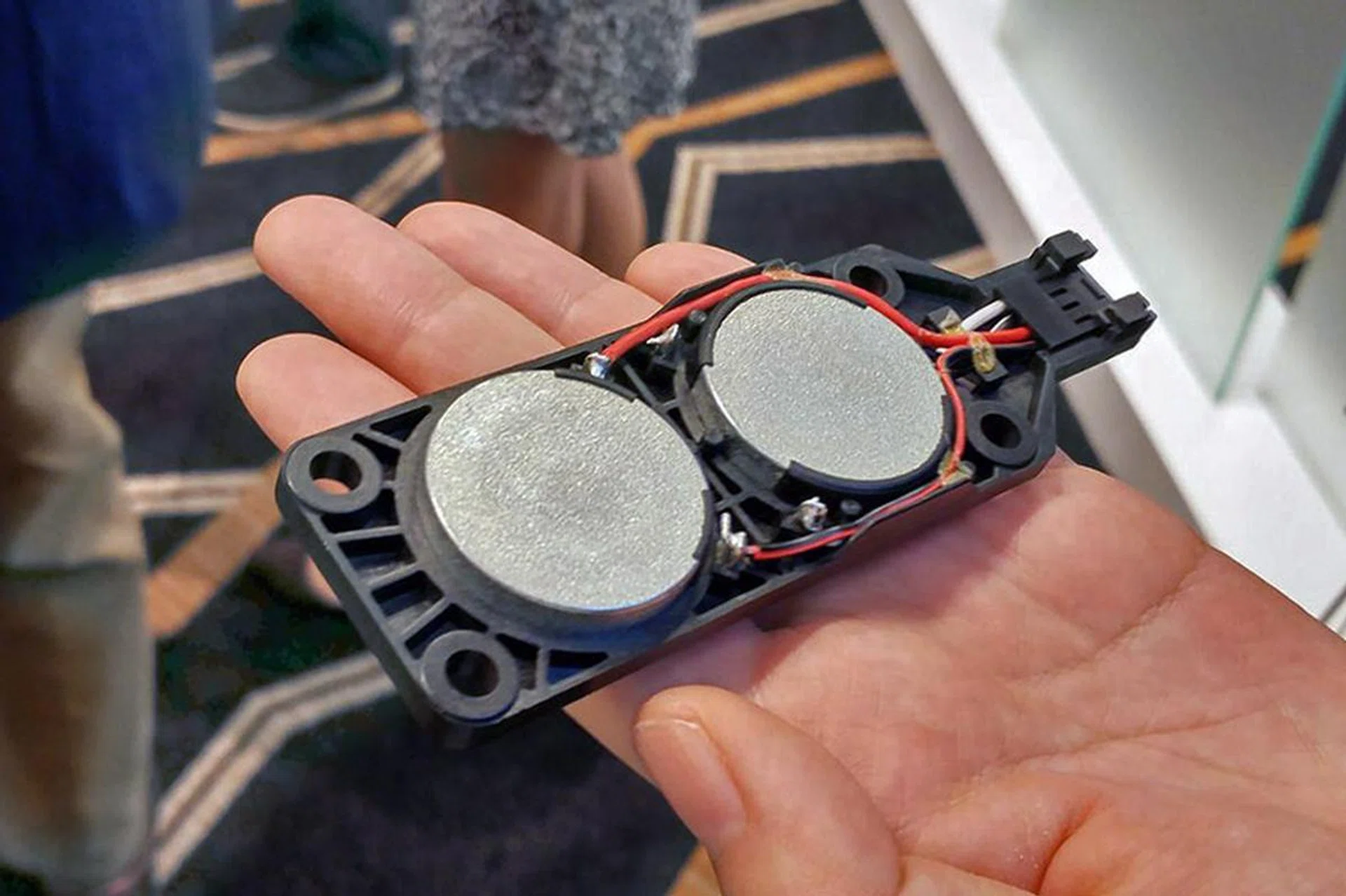 Just to give you an idea, this is what an actuator looks like. Obviously, Sony's Acoustic Surface tech involves more than just slapping a few actuators and be done with it.