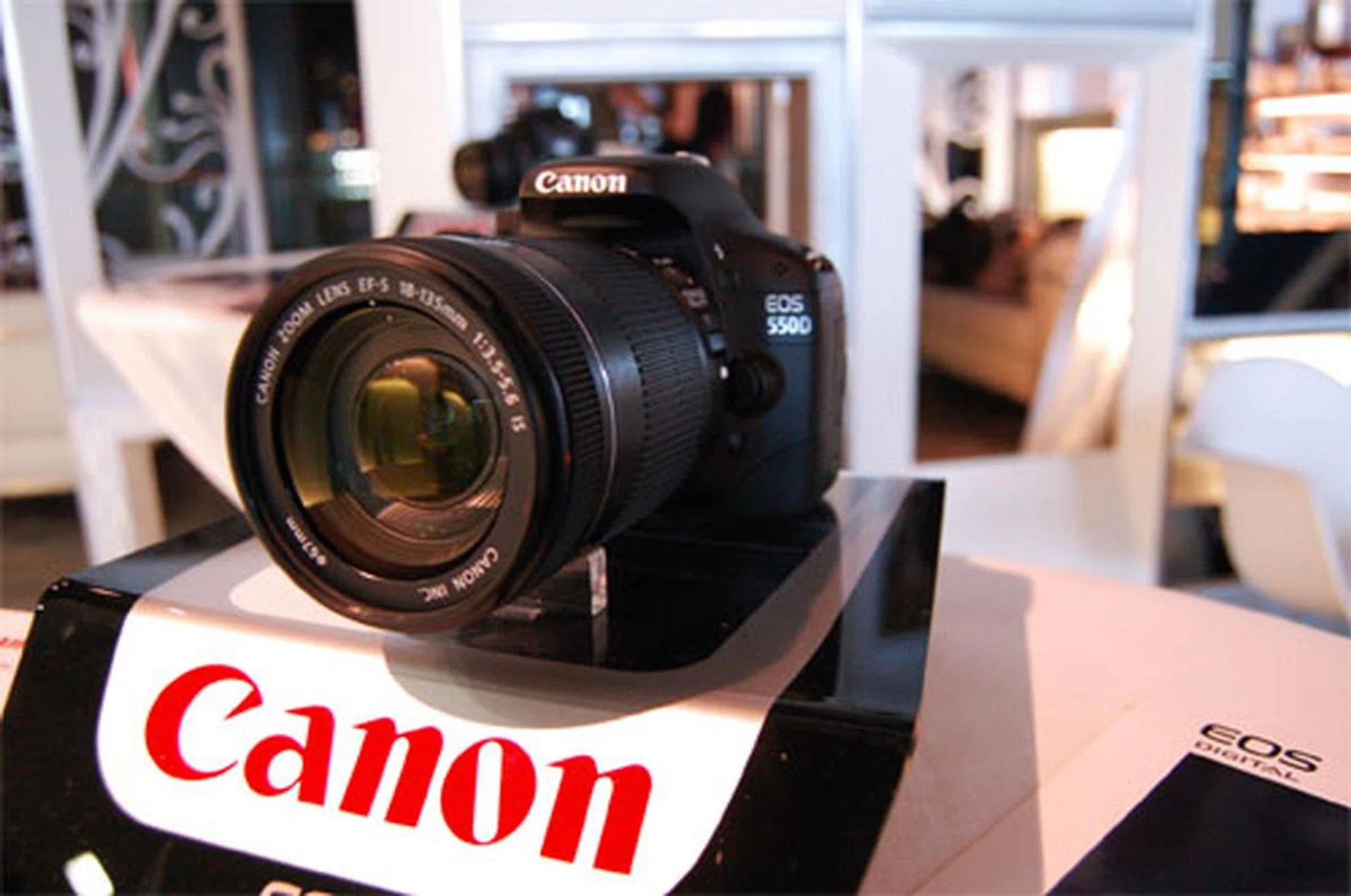The Best Entry-Level DSLR Camera goes to Canon EOS 550D.