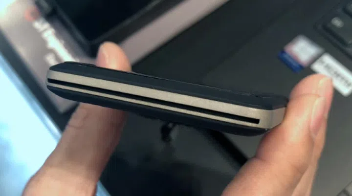 The smart card slot is at the bottom of the drive.