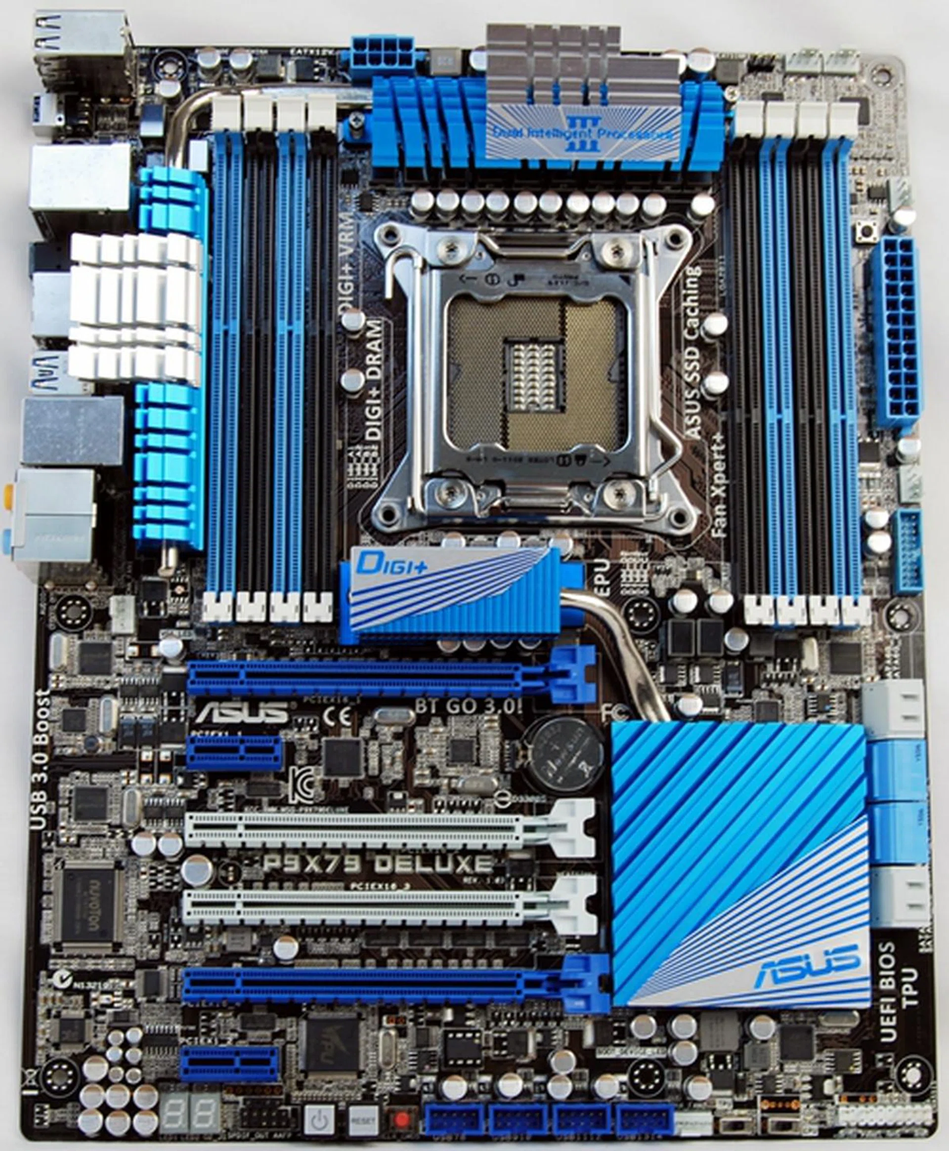 The crème de la crème of this series is the P79X79 Deluxe. It features the ubiquitous DIMM slots arrangement and the silver heatpipes for heat dissipation from the electrical components as well as the PCH. The rest of the board's features and layout are as typically expected in high-end boards.