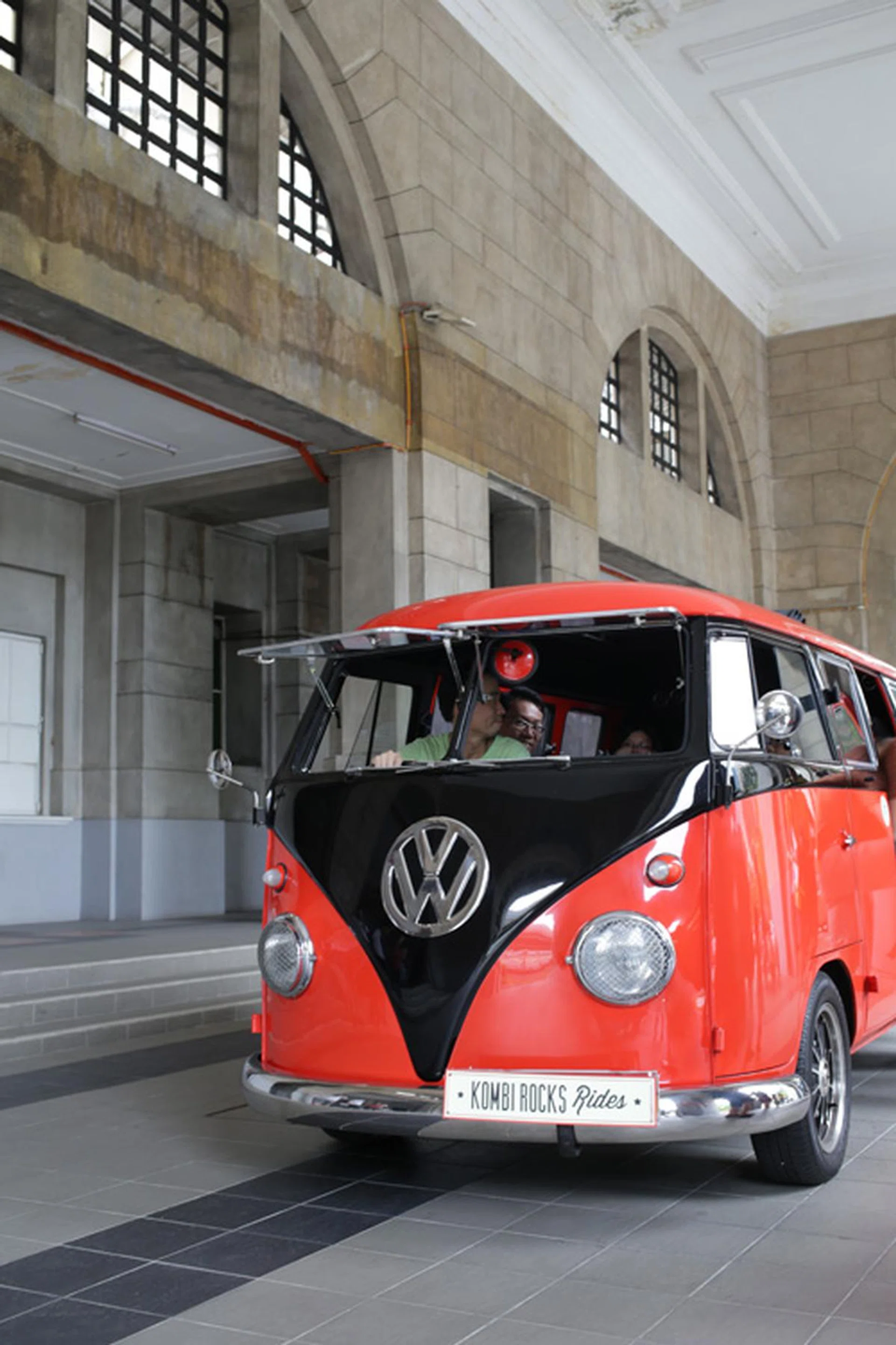 f/5.6 at 40mm, 1/40 sec, ISO 400.