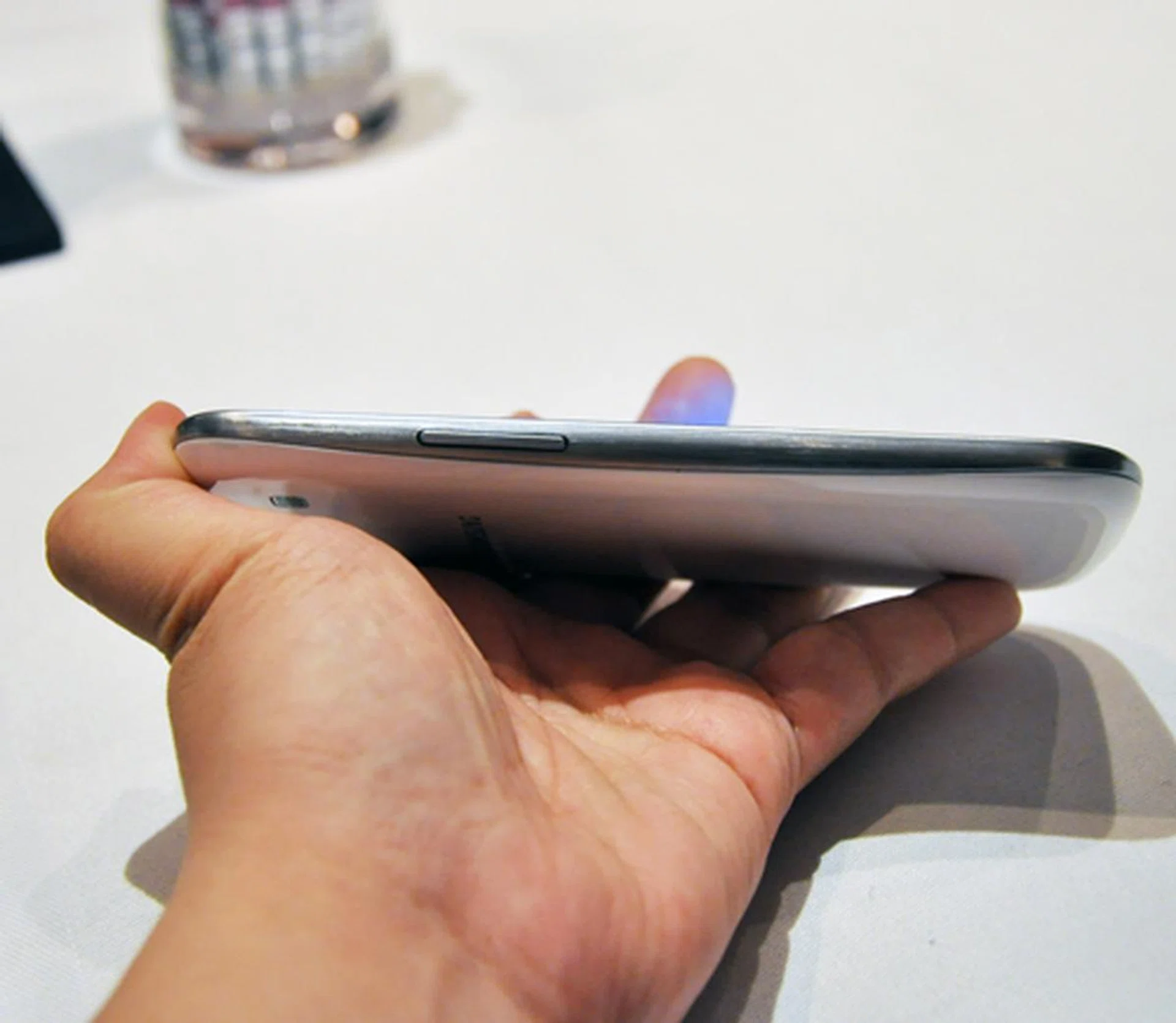 The volume rocker's on the left and exhibited good feedback.