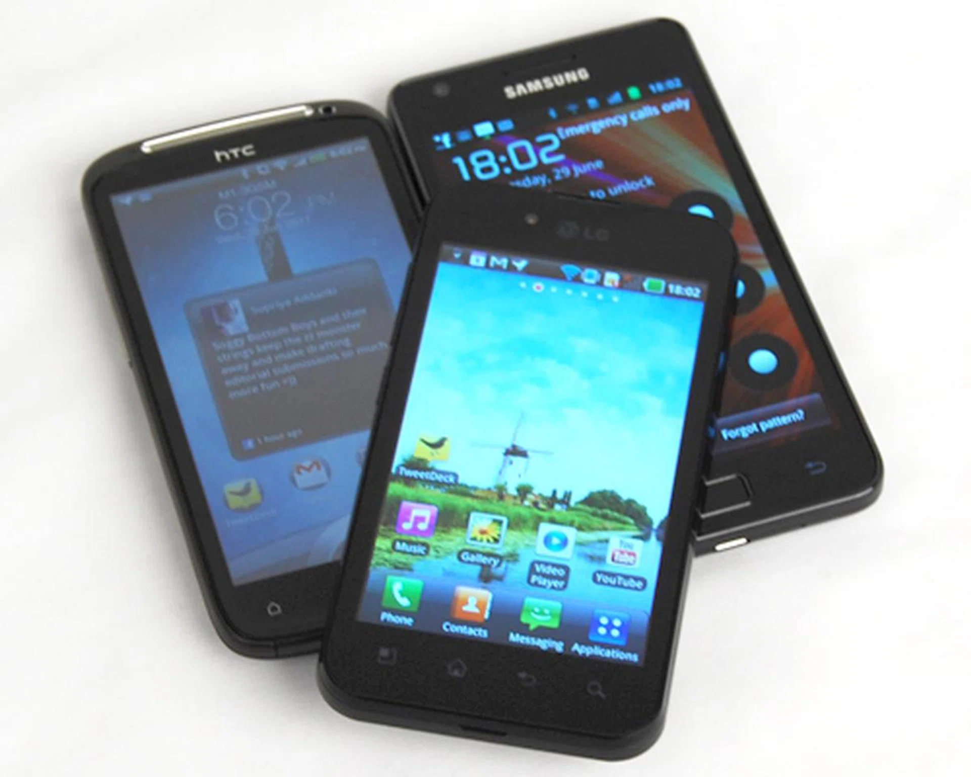 With more dual-core smartphones vying for a piece of the smartphone pie, the LG Optimus Black will be facing stiff competition from the likes of HTC and Samsung.