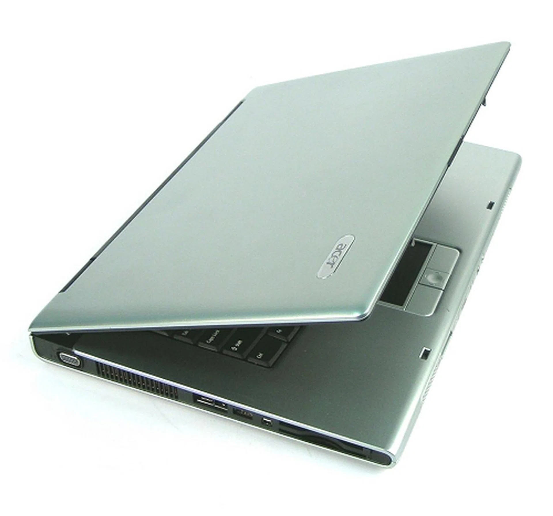 The Acer TravelMate 8100 had a DVD writer that supported DVD+R DL, which meant we could burn, baby burn!