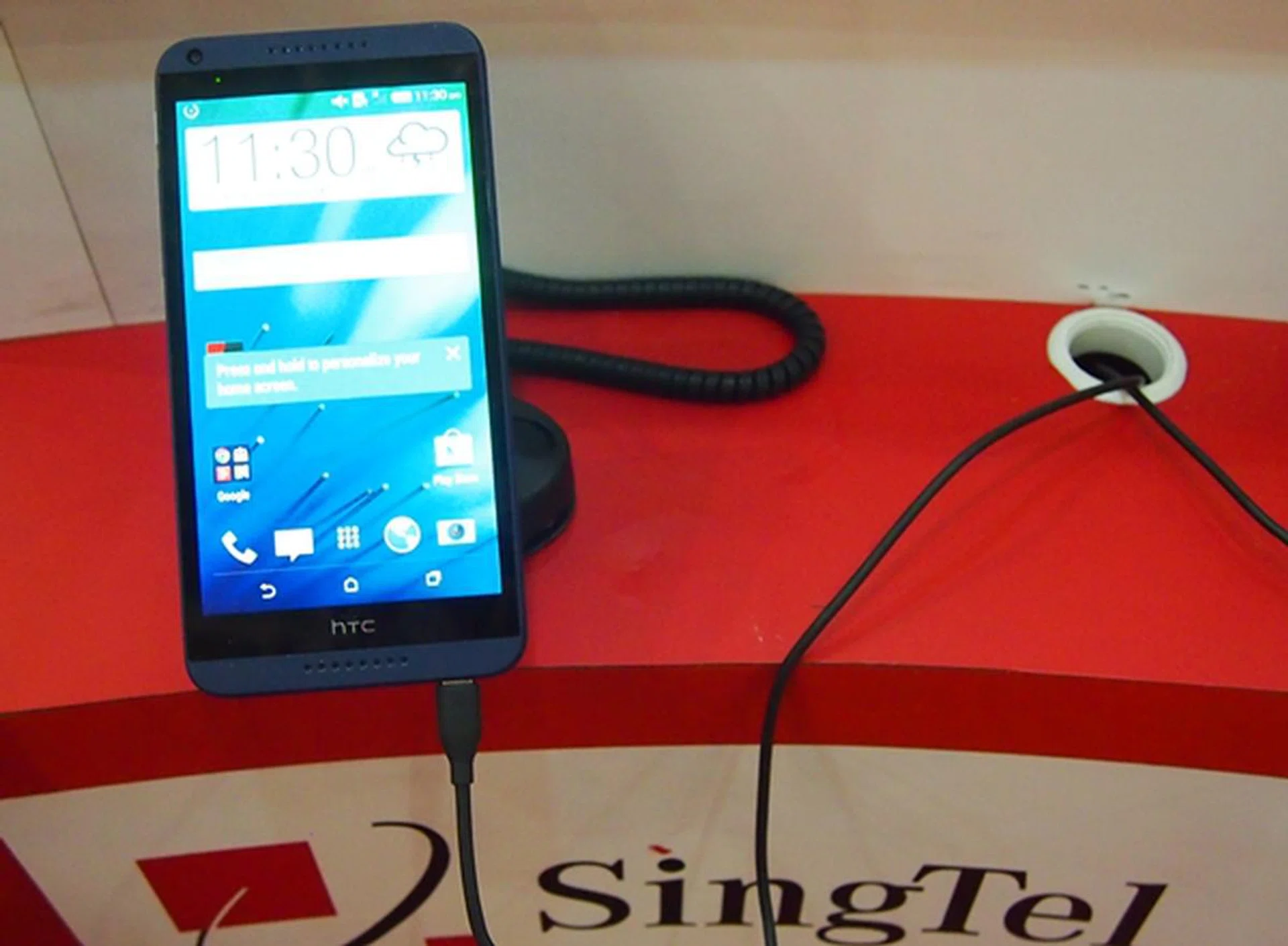 The Desire 816 is HTC's latest midrange smartphone, It can support 4G LTE speeds of up to 150Mbps. It is available for $248 on a two-year contract with a Lite Plan ($39.90 monthly subscription). You get a free power bank worth $49.90, an HTC pouch, and an HTC umbrella.