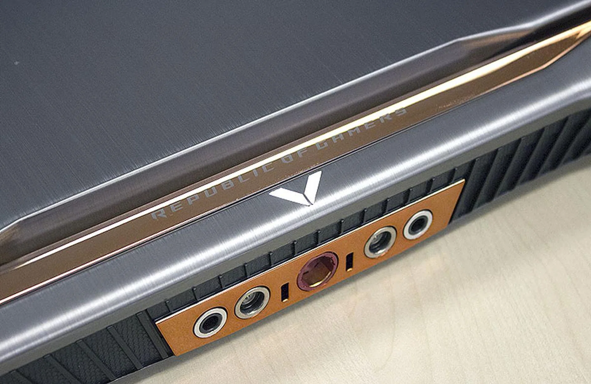 These inlets allow coolant to flow within the notebook to cool the CPU and GPU. Note also the copper accents, which are the same as the older ROG GX700.