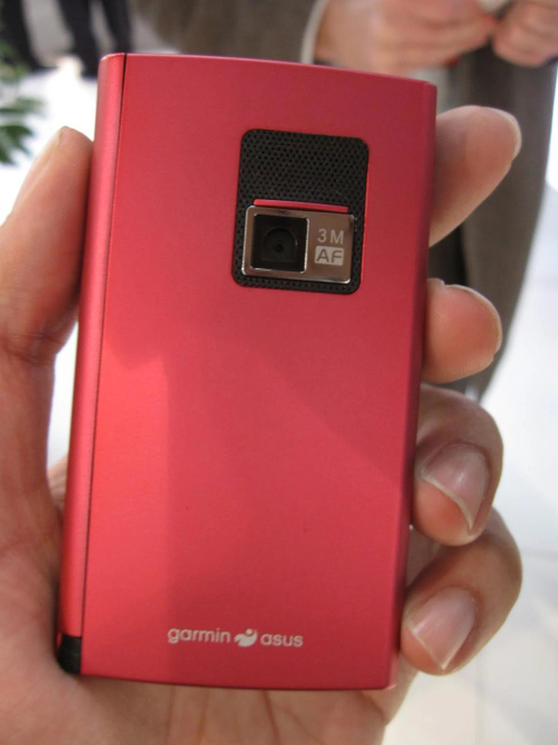 With a 3-megapixel camera that comes with auto focus and geo-tagging.