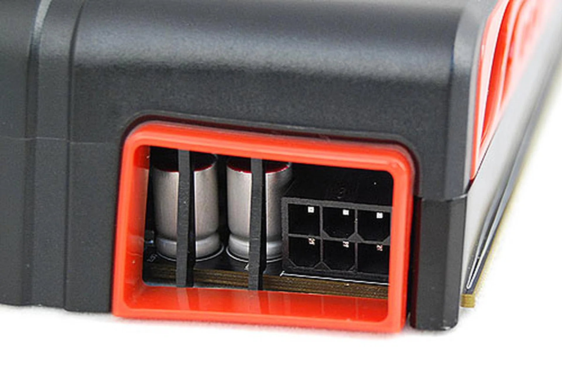 The Radeon HD 5770 requires a single 6-pin PCIe power connector. It is hidden in the vents under the cooler casing.