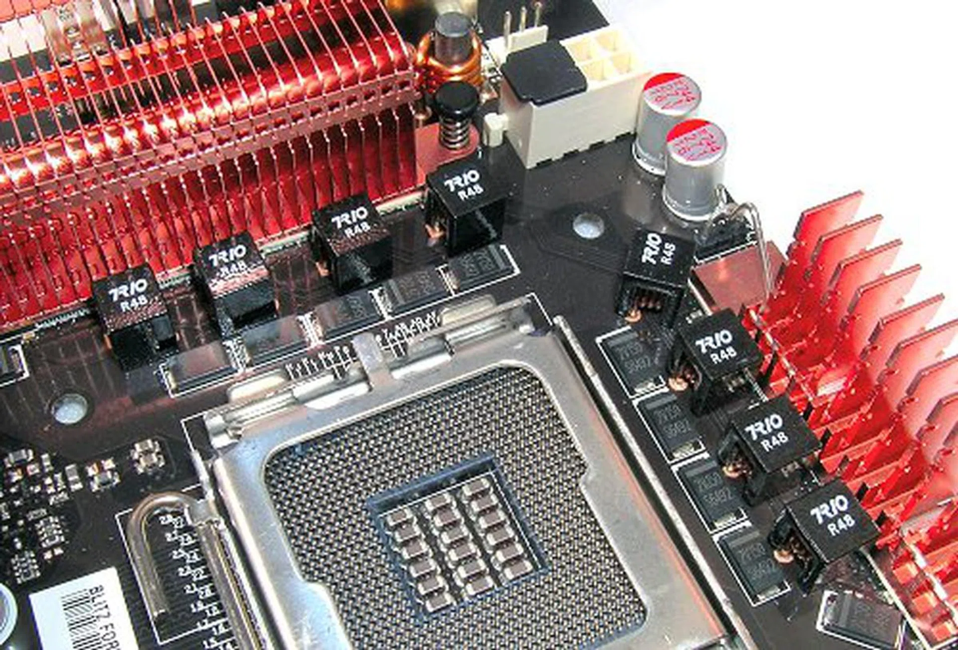 Similar to all R.O.G. motherboards in the past, the Blitz Formula sports a cap-less 8-phase PWM.
