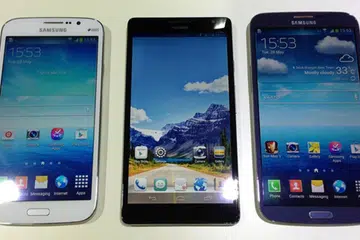 From left to right: Samsung Galaxy Mega 5.8, Huawei Ascend Mate, Samsung Galaxy Mega 6.3.
