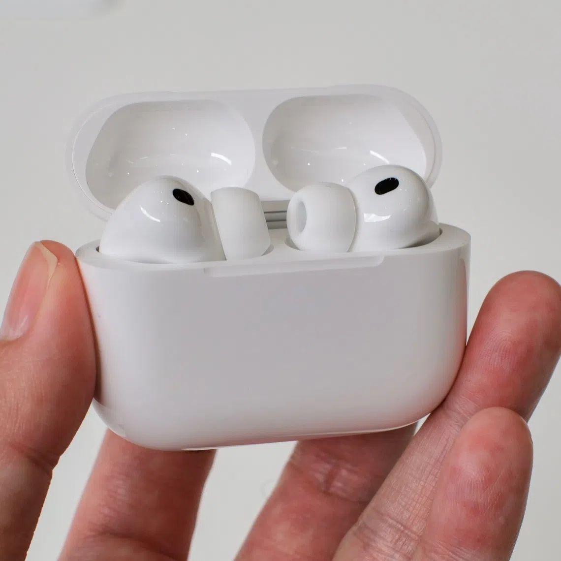 Hands-on: Apple AirPods Pro 3 | HardwareZone Singapore