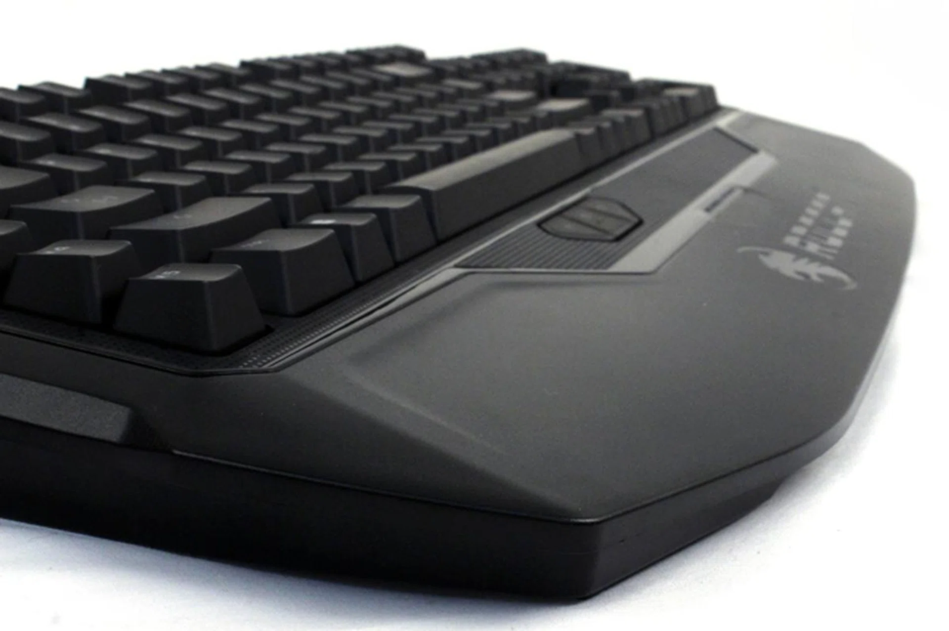 The MK Pro's wrist rest has more than enough space, even for the biggest hands.